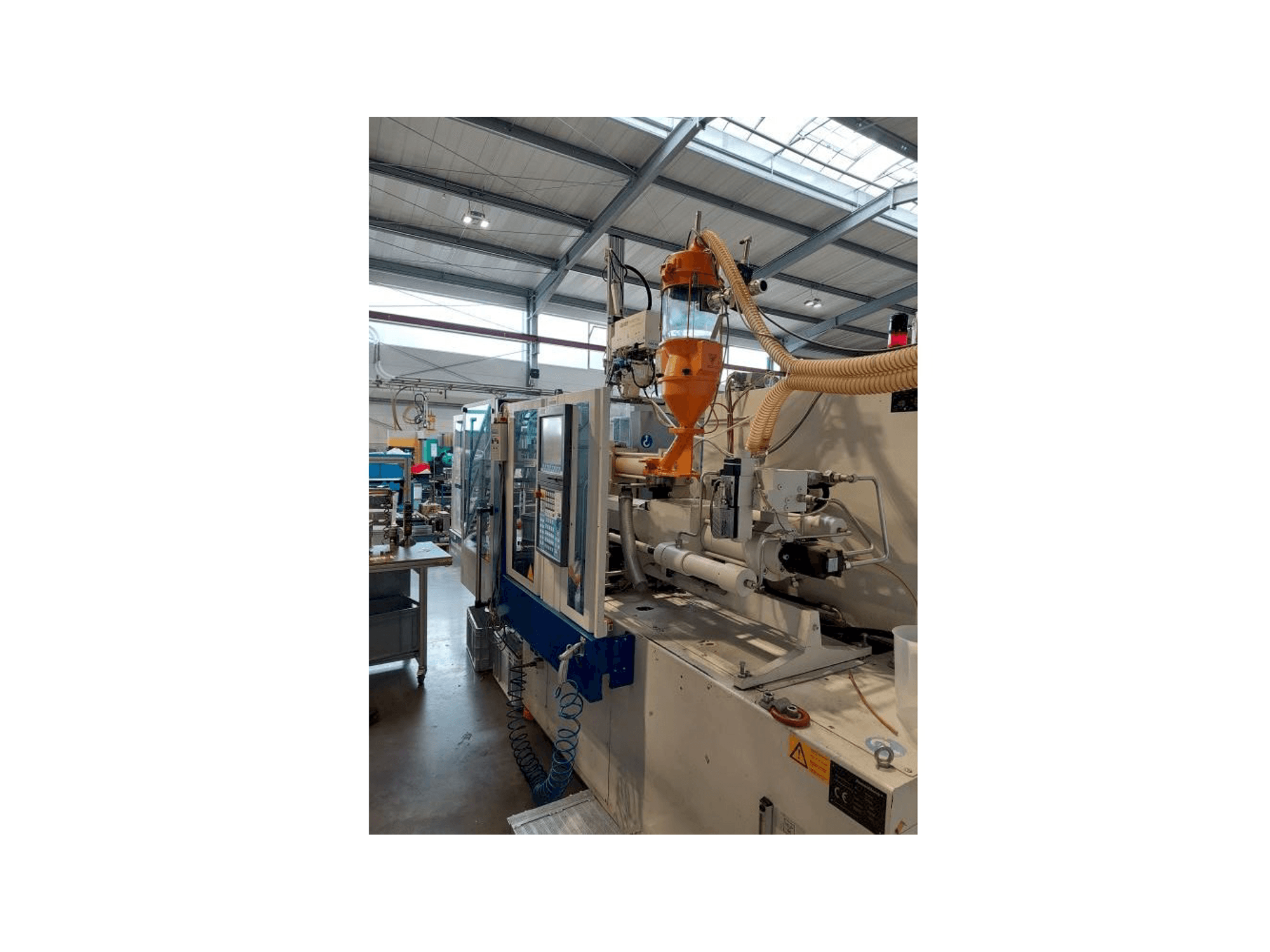 Koneen Krauss Maffei 80-180 CX etunäkymä