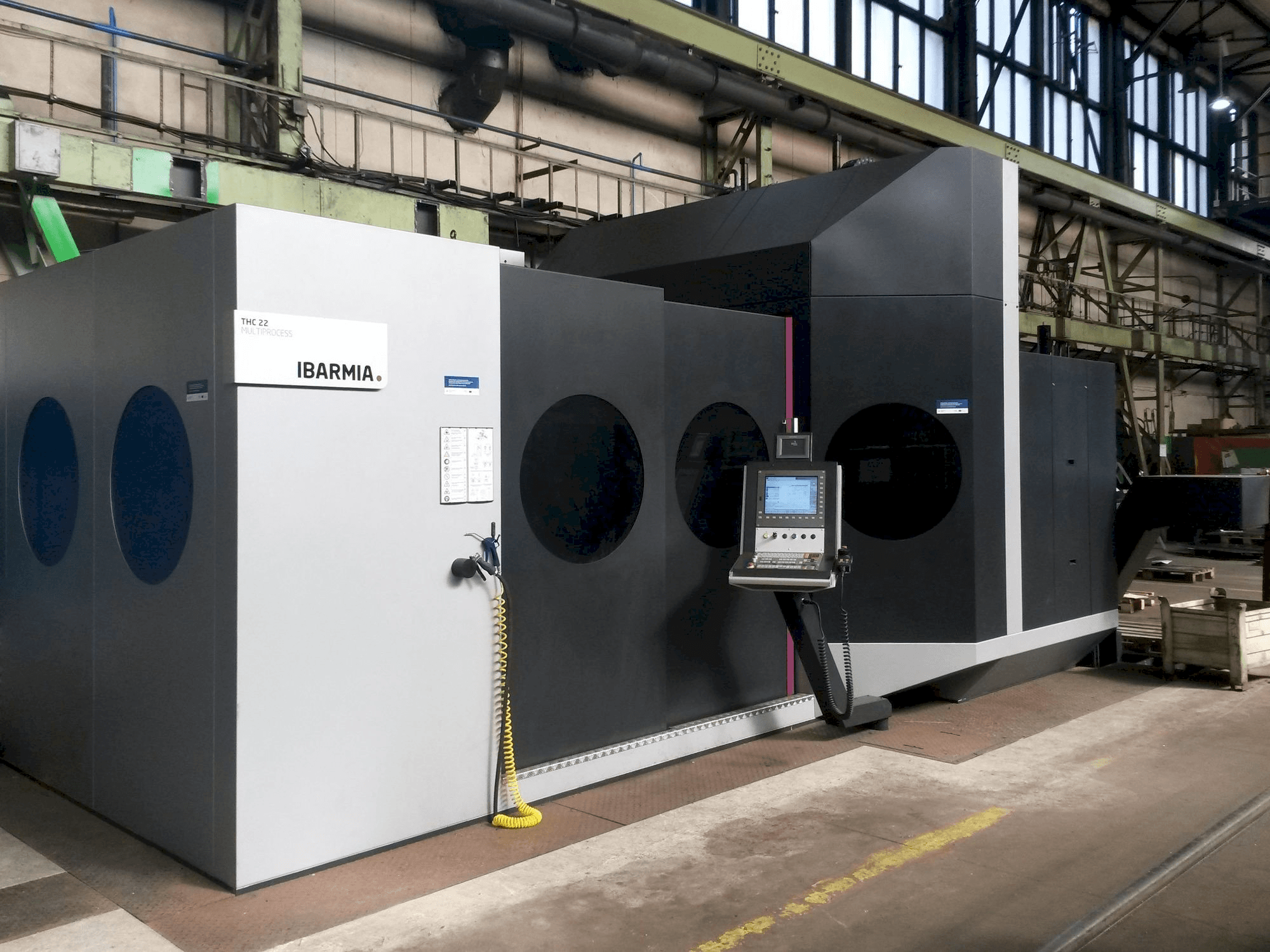 Koneen IBARMIA THC 22 MULTIPROCESS etunäkymä