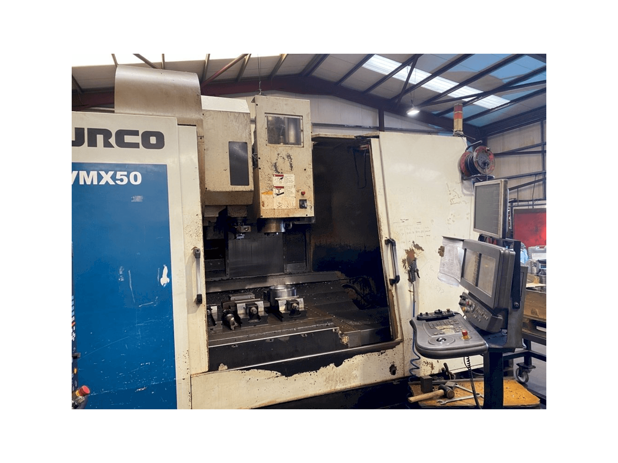Koneen Hurco VMX 50/50T etunäkymä