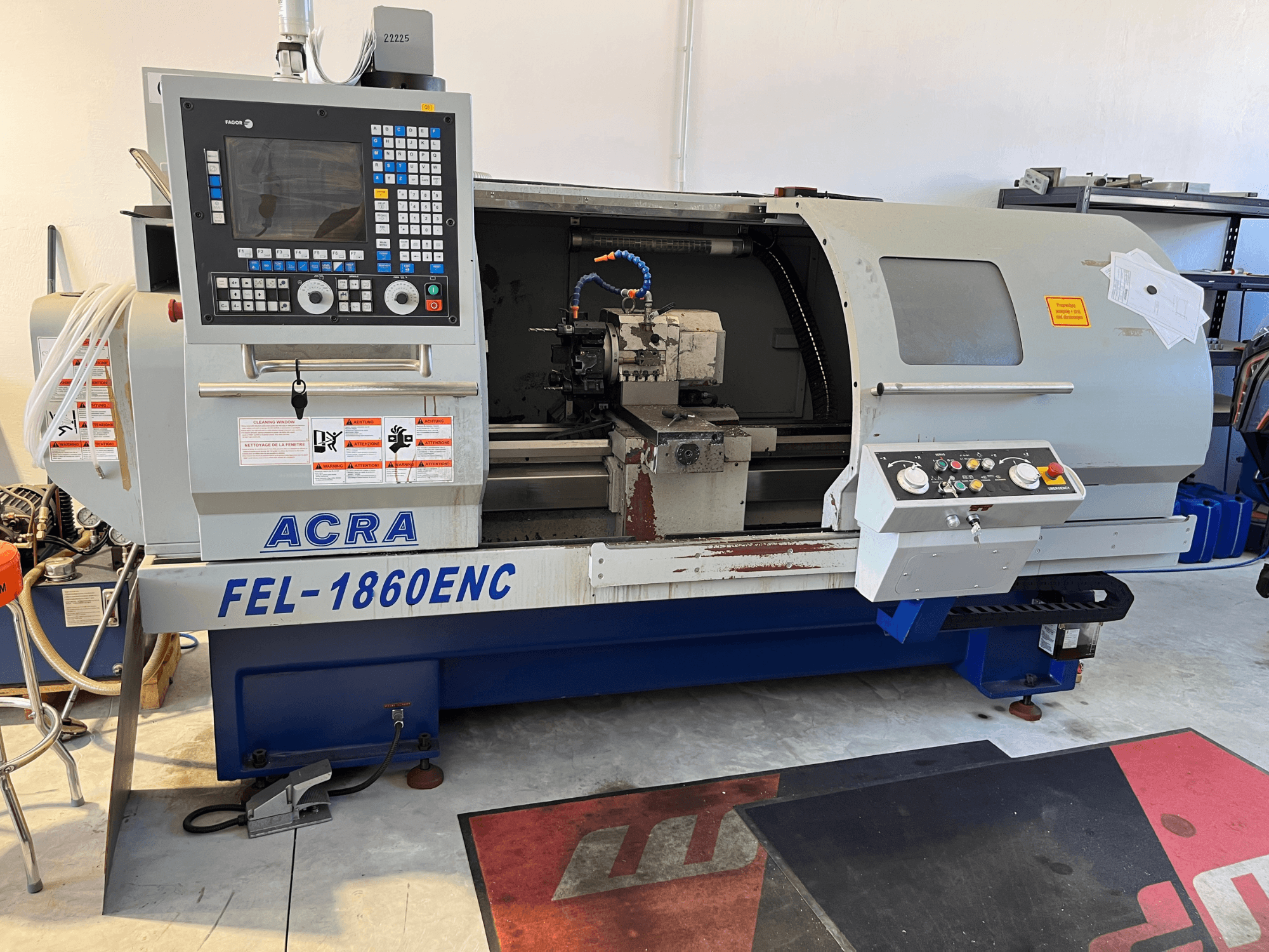 ACRA FEL-1860ENC/B -vaakakone, etunäkymä, jossa näkyvät ohjauspaneeli ja CNC-komponentit.