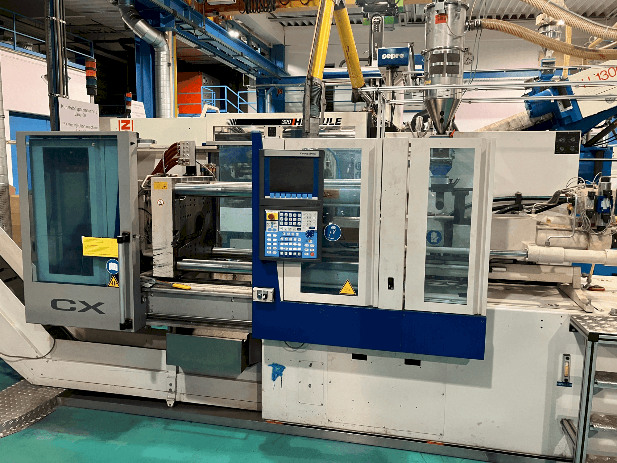 Koneen Krauss Maffei 65-180 CX etunäkymä