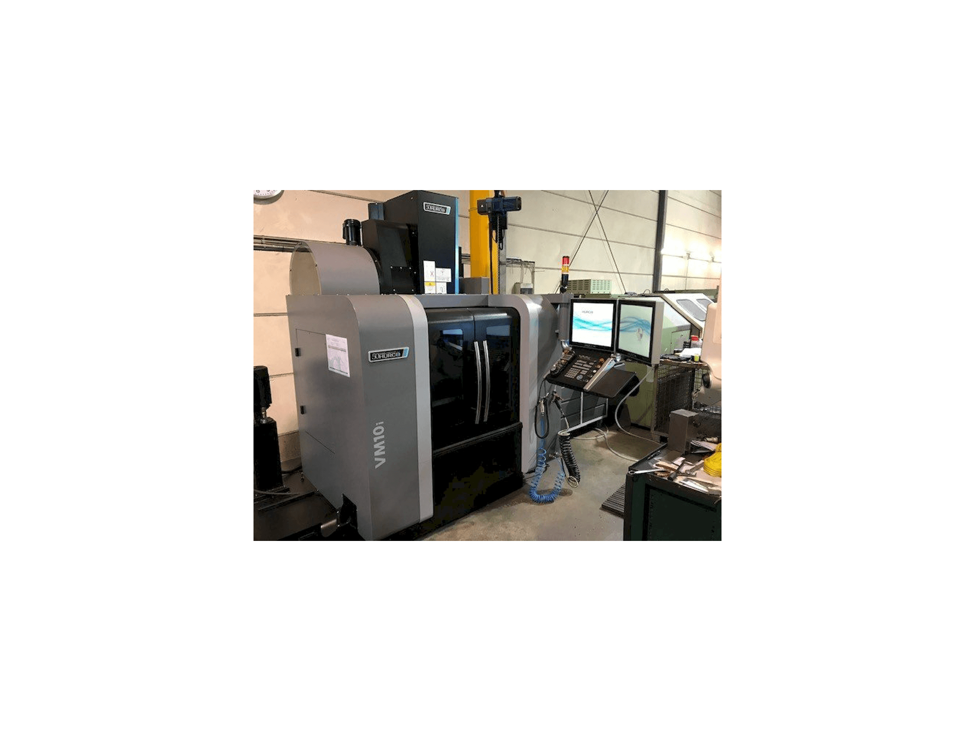 Koneen Hurco VM10i etunäkymä