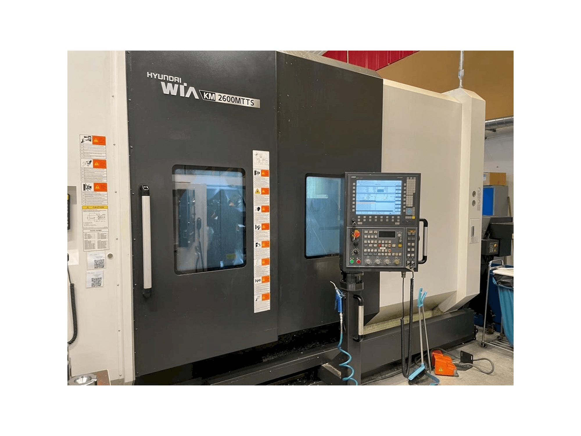 Koneen Hyundai Wia KM 2600 MTTS etunäkymä