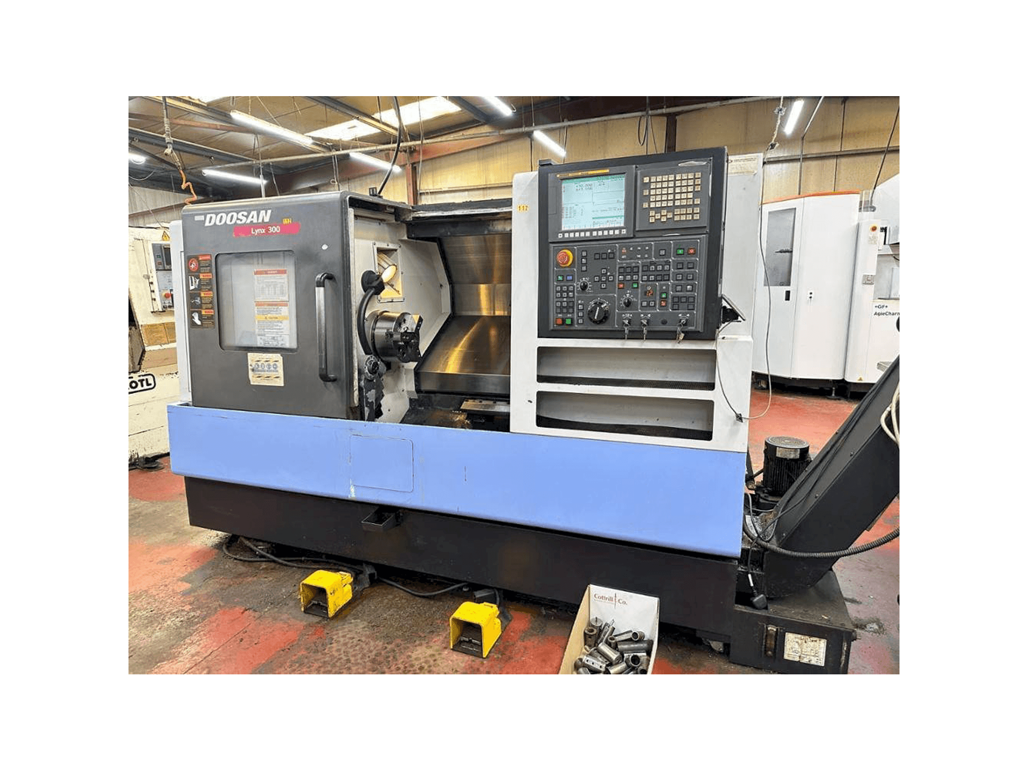 Koneen Doosan Lynx 300 etunäkymä