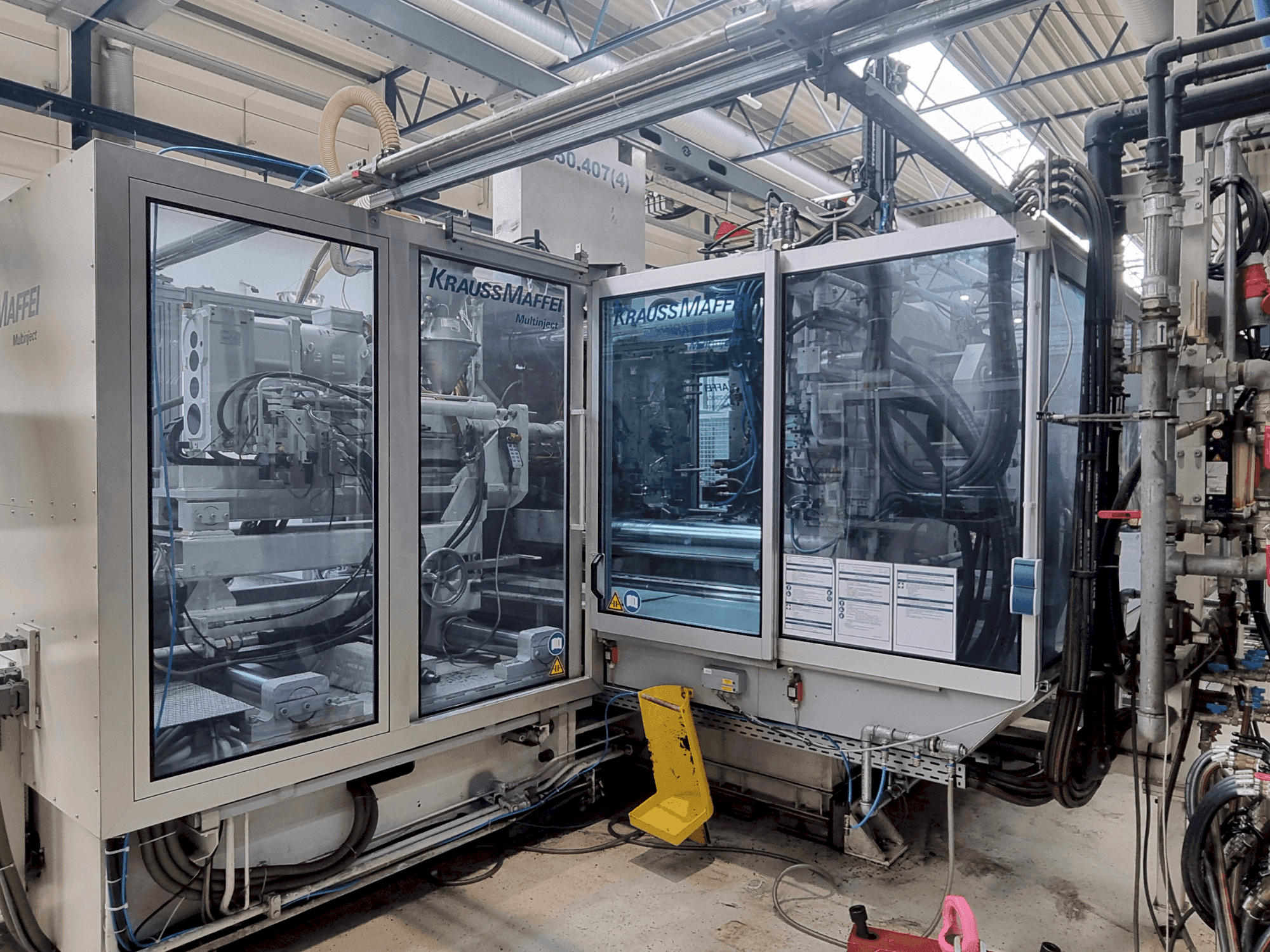Koneen Krauss Maffei 650-2700-390 CL etunäkymä