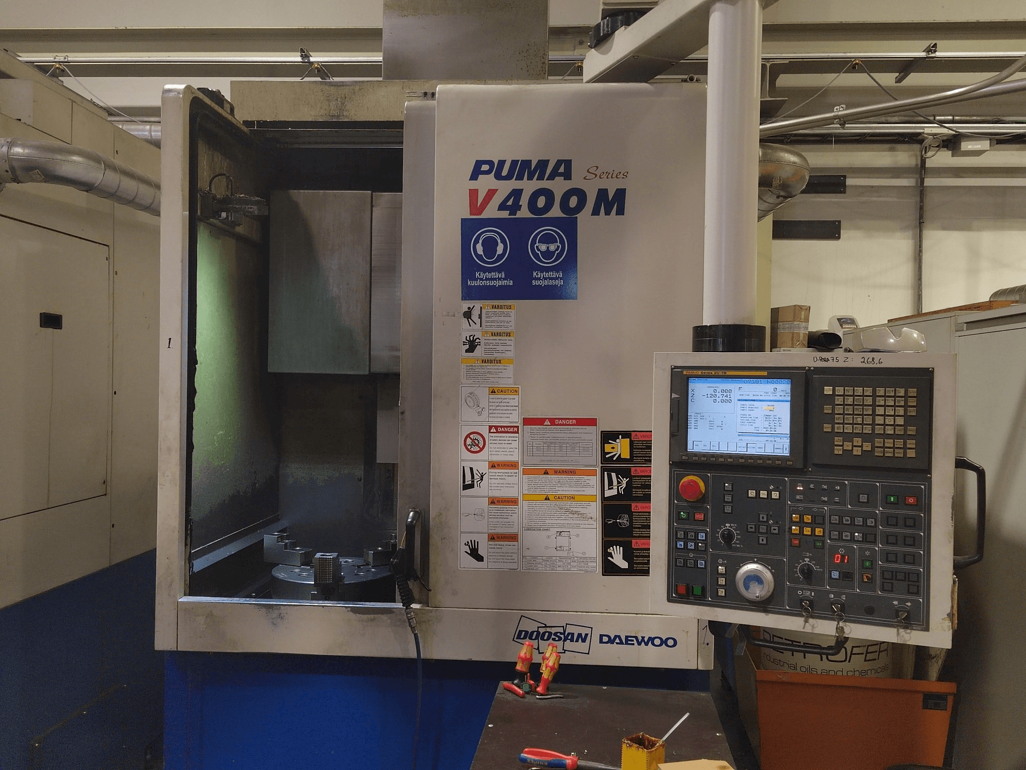 Koneen Doosan Puma V400M etunäkymä