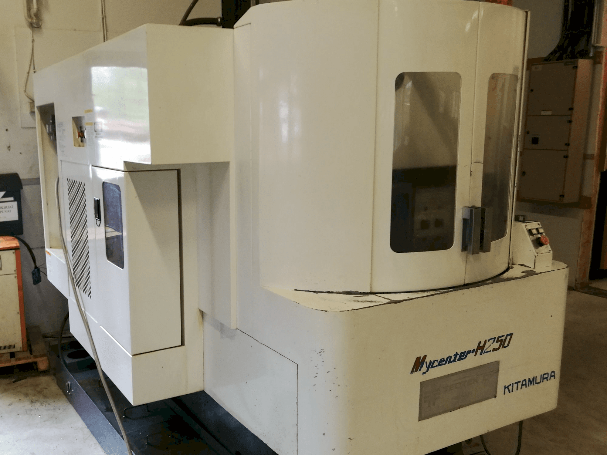 Koneen Kitamura oikean sivun näkymä Mycenter H250