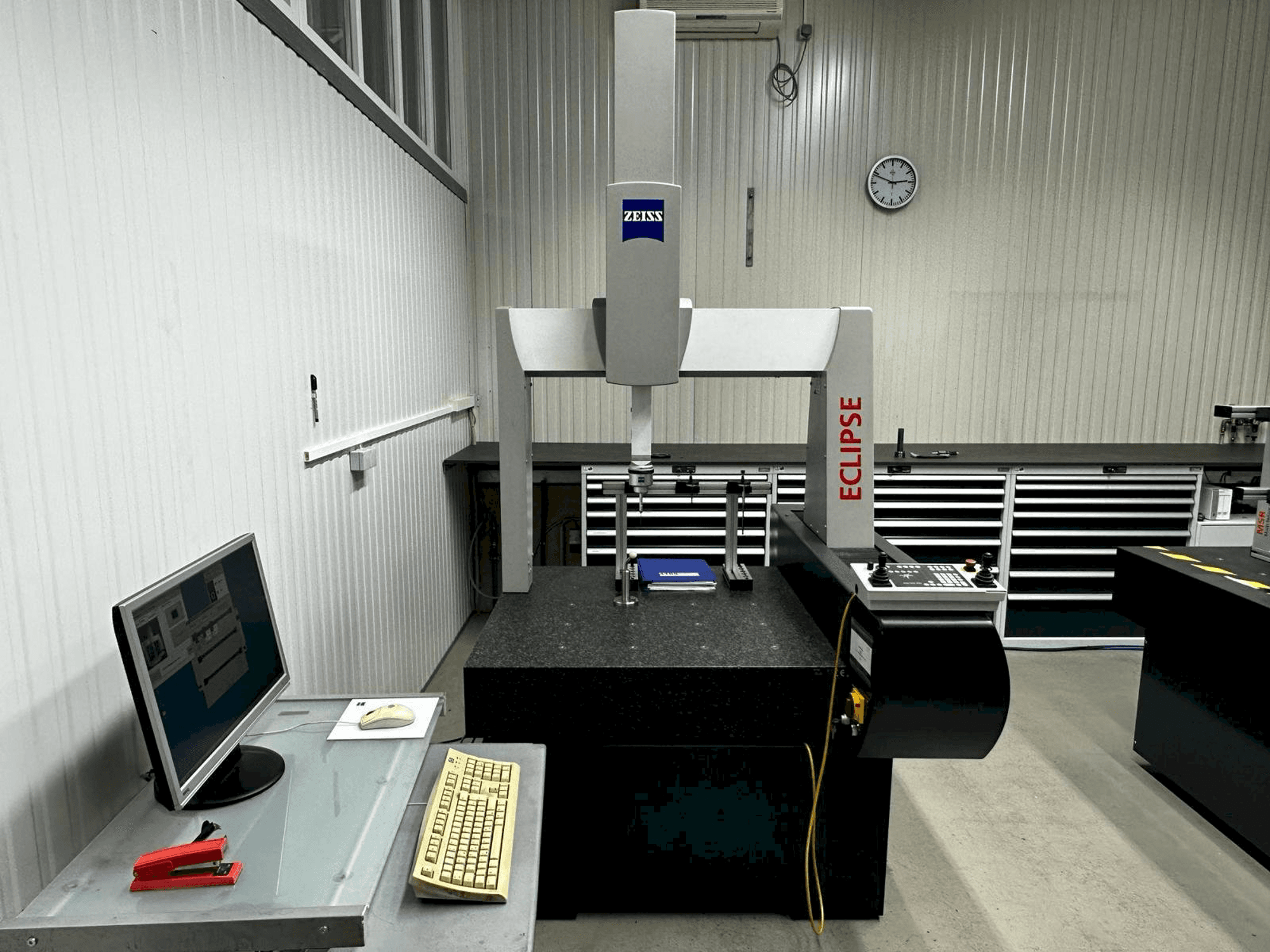 Koneen ZEISS Eclipse CNC 07/07/06 etunäkymä