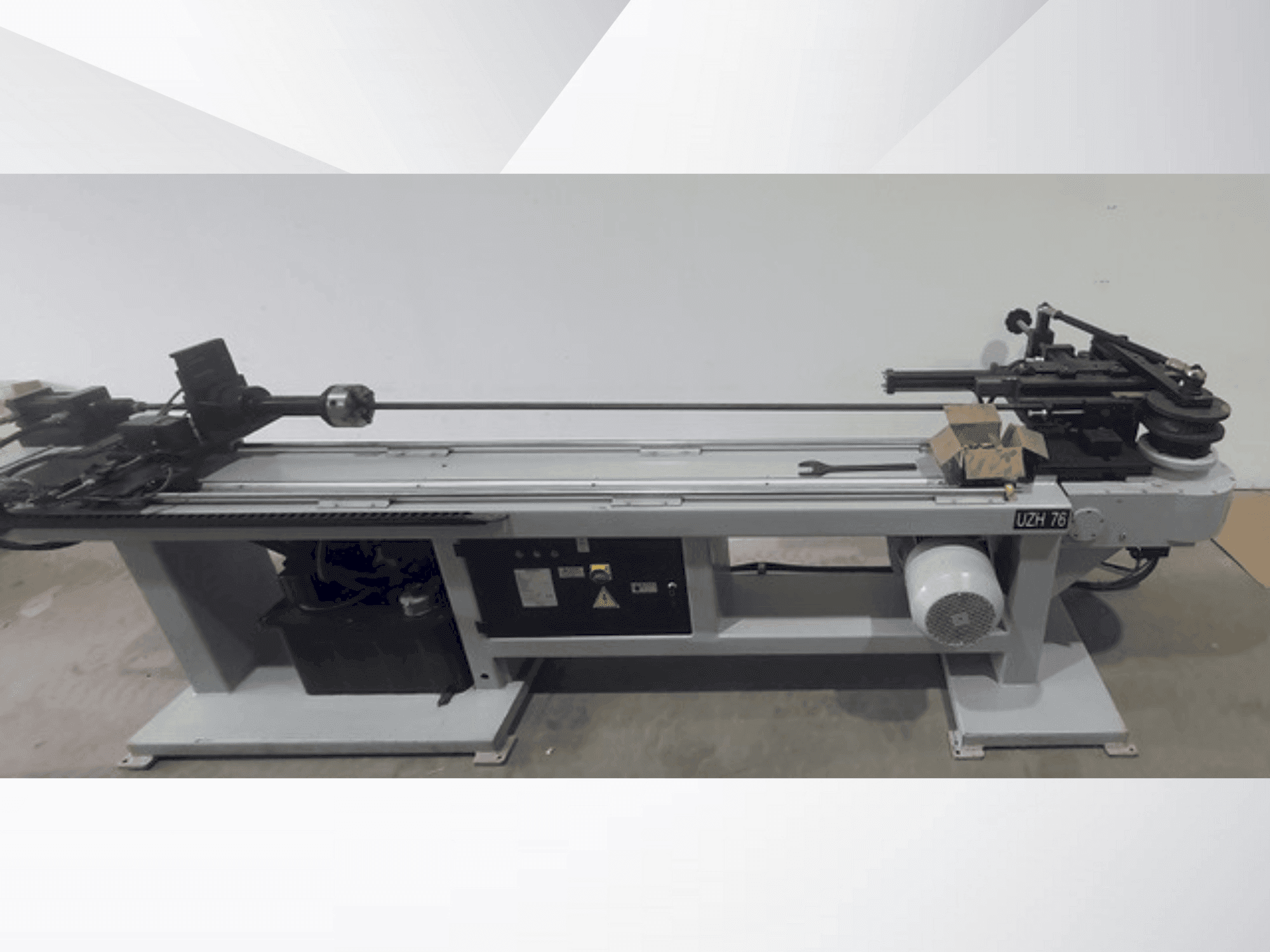 Koneen UZMA MAKINA UZH76 etunäkymä