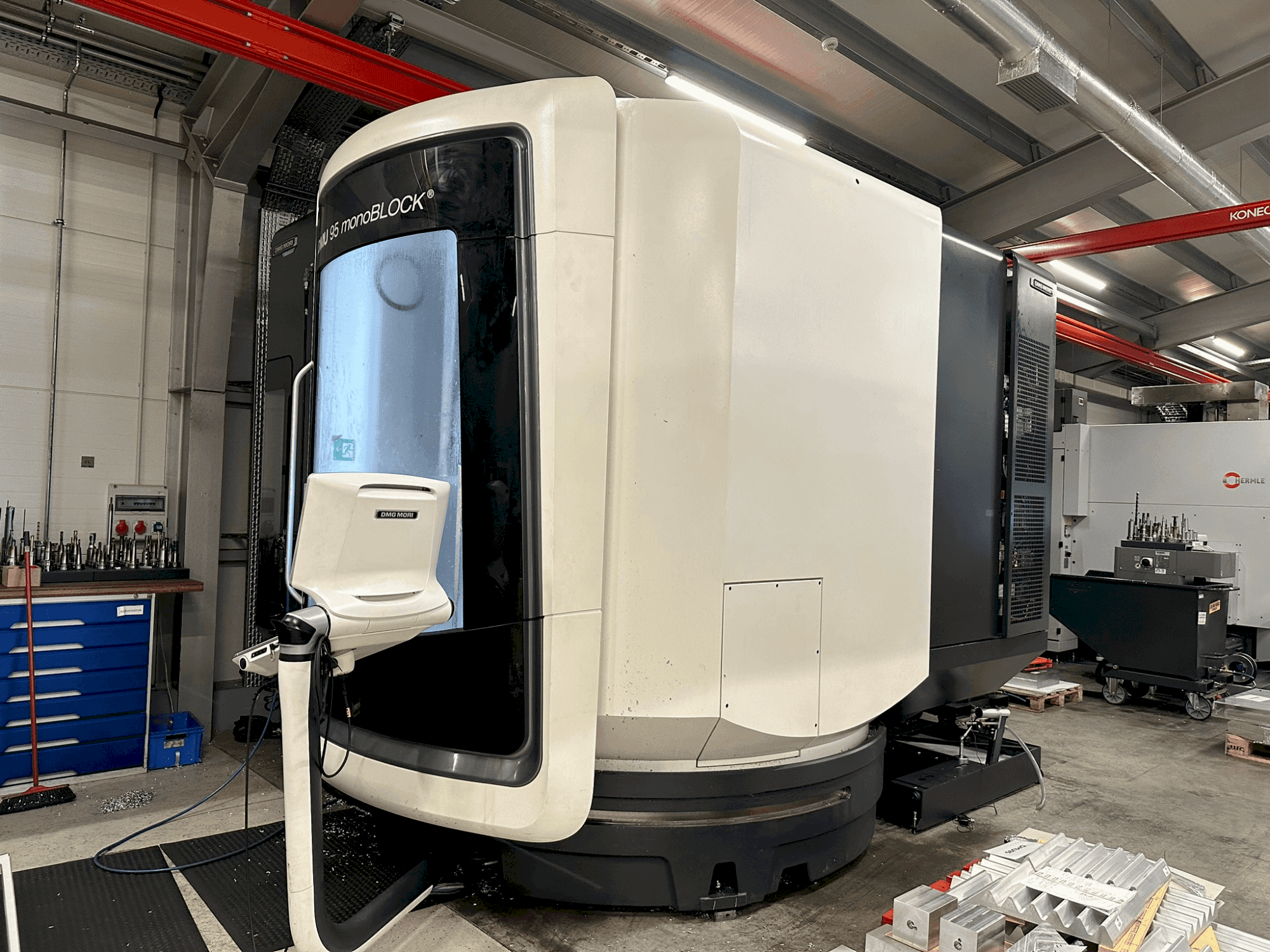 Koneen DMG MORI DMU 95 monoBLOCK (2021) etunäkymä