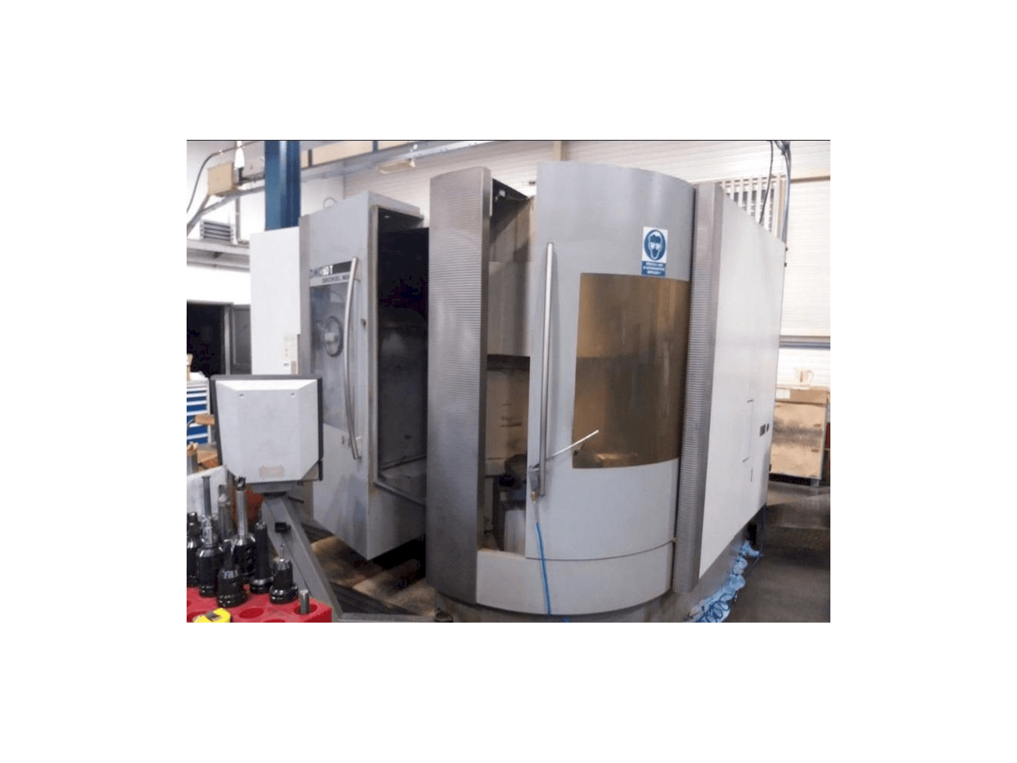 Koneen DECKEL MAHO DMC 60T etunäkymä