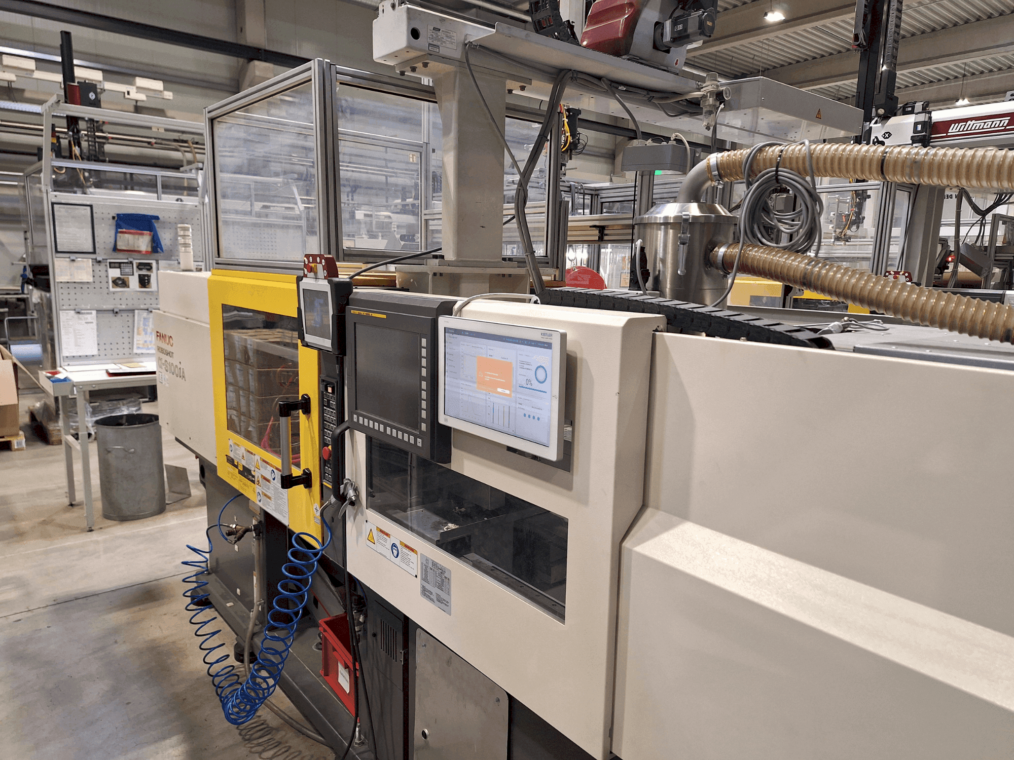 Koneen FANUC Roboshot S100iA etunäkymä