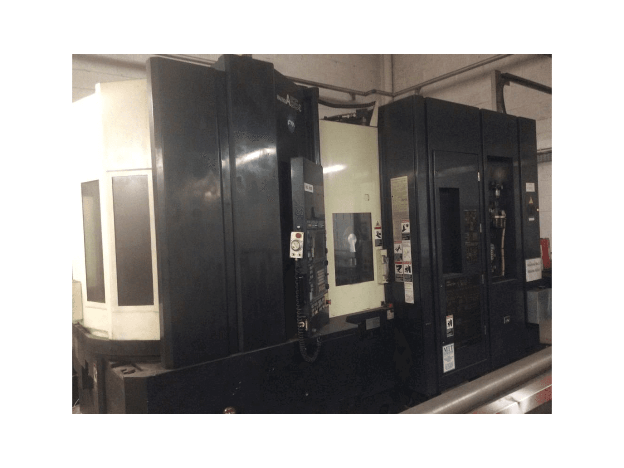 Koneen Makino A55e etunäkymä