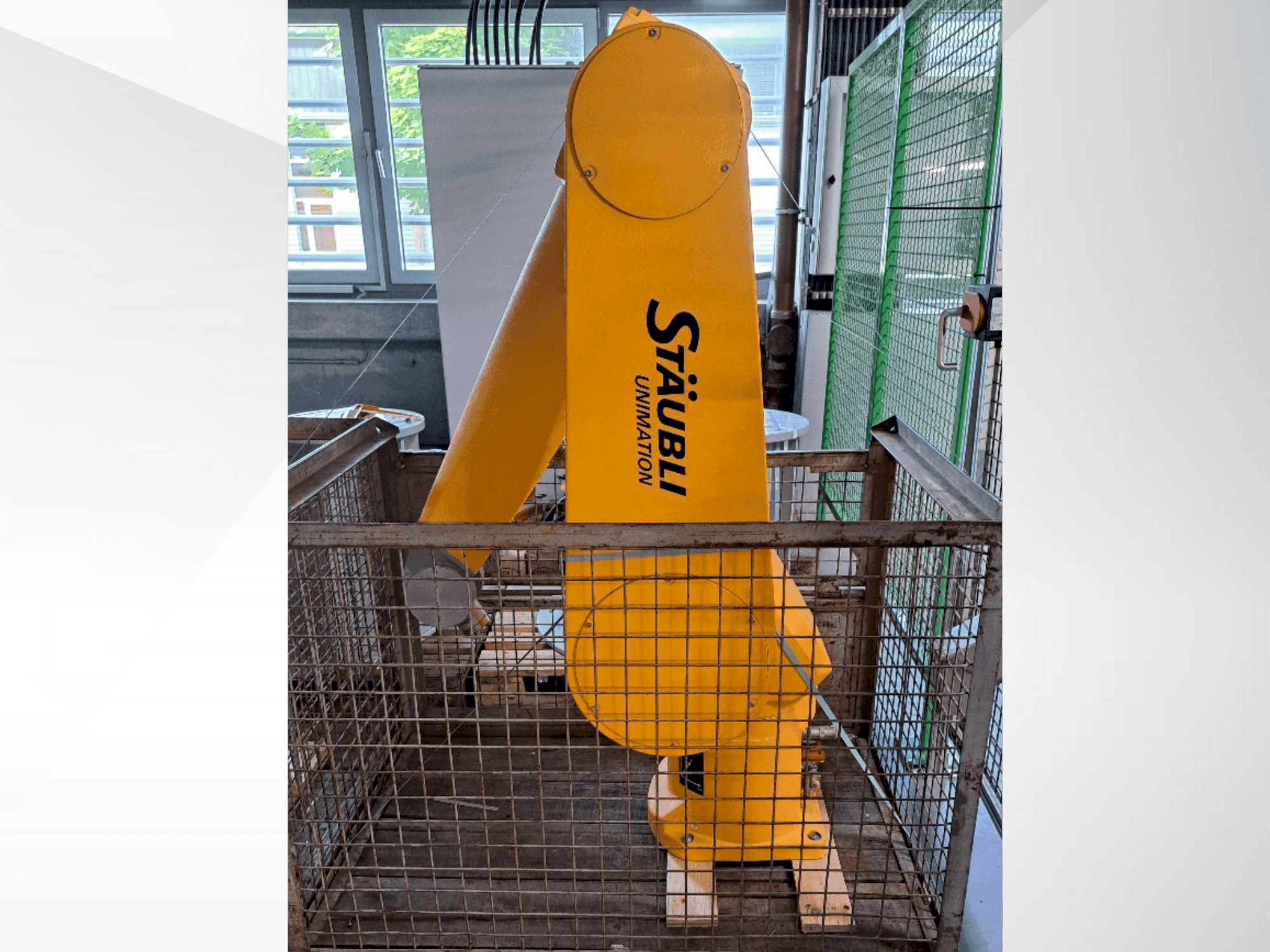 Koneen STAUBLI RX160 L etunäkymä