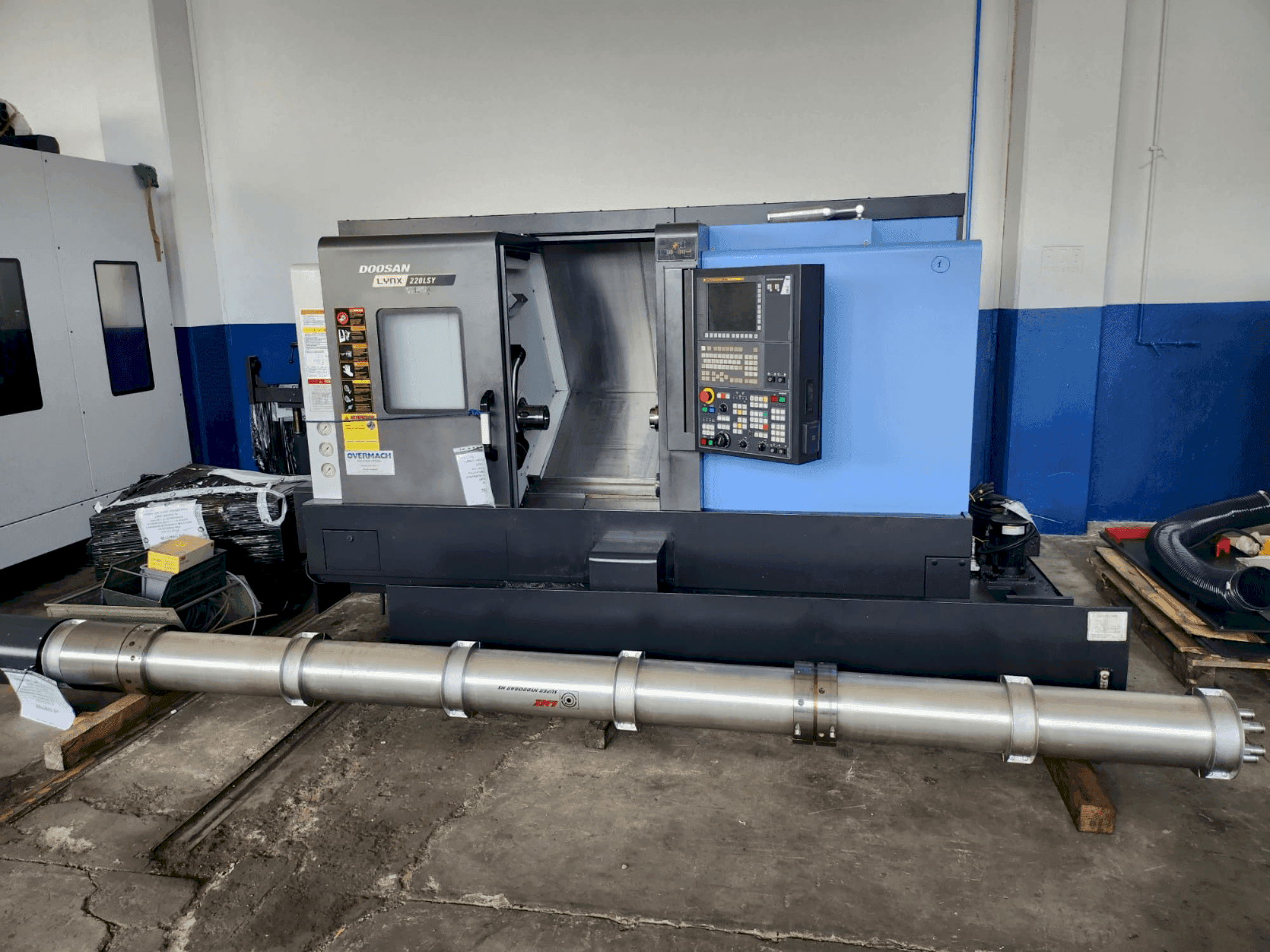 Koneen DOOSAN LYNX 220 LSYA etunäkymä