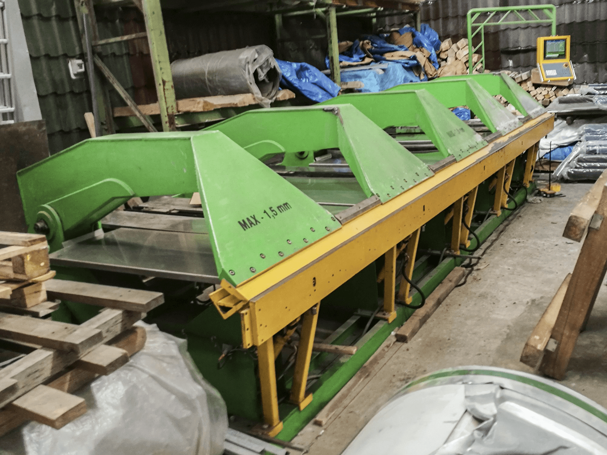 Koneen BUD-MASZ vasen näkymä ZAGINARKA