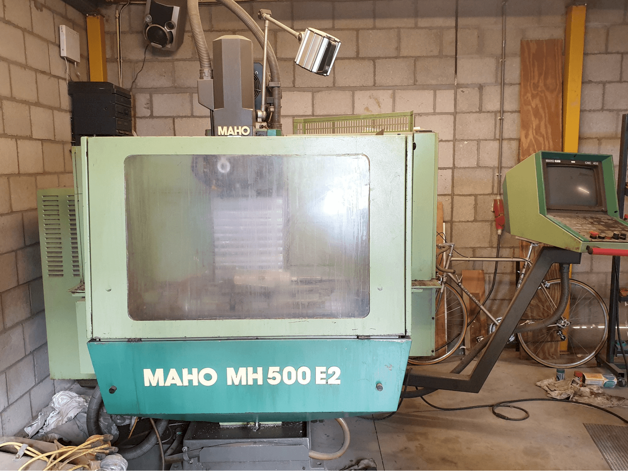 Koneen Maho vasemman sivun näkymä MH 500