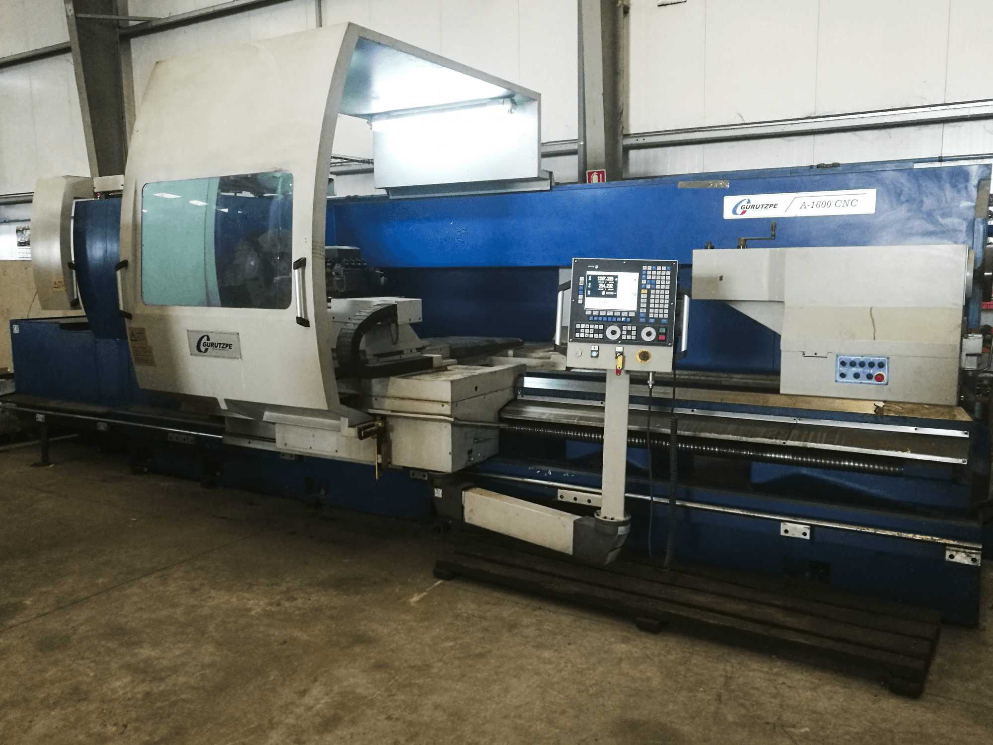 Koneen Gurutzpe vasen näkymäA-1600 CNC