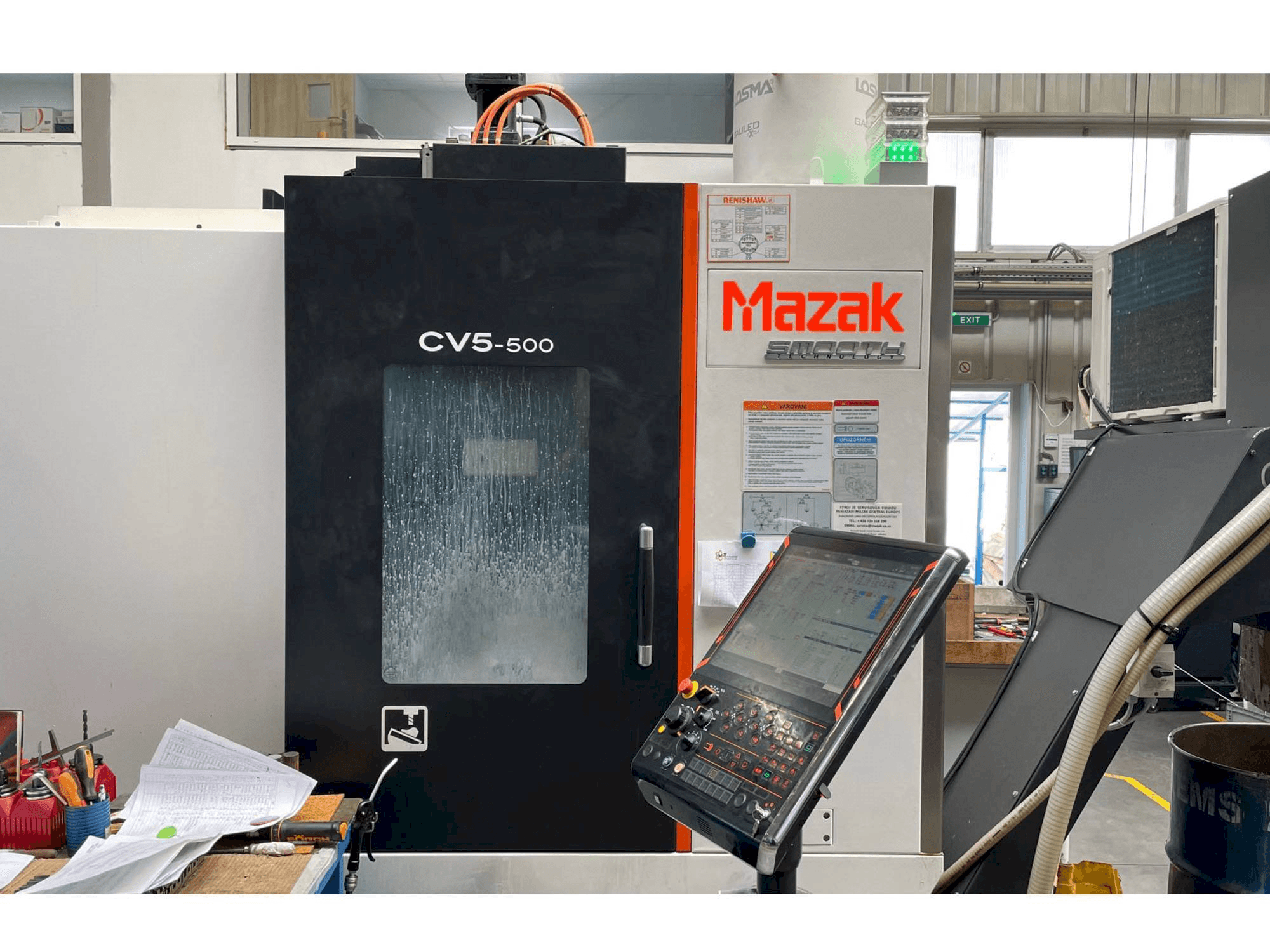 Koneen Mazak CV5-500 etunäkymä