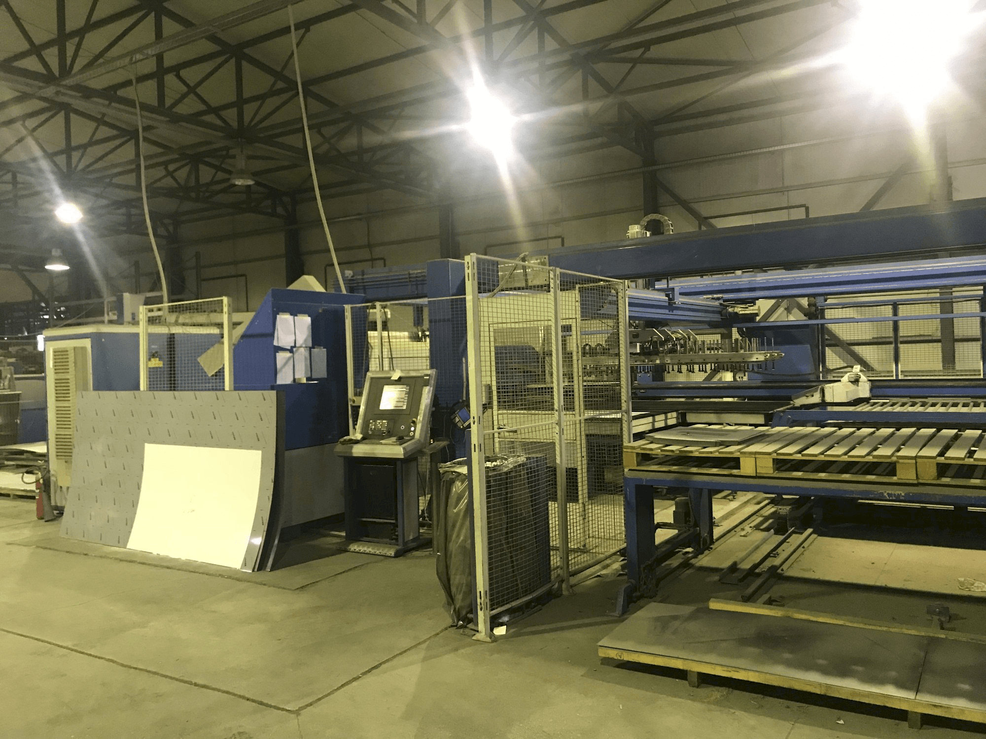 Koneen Finn-Power LP6 etunäkymä