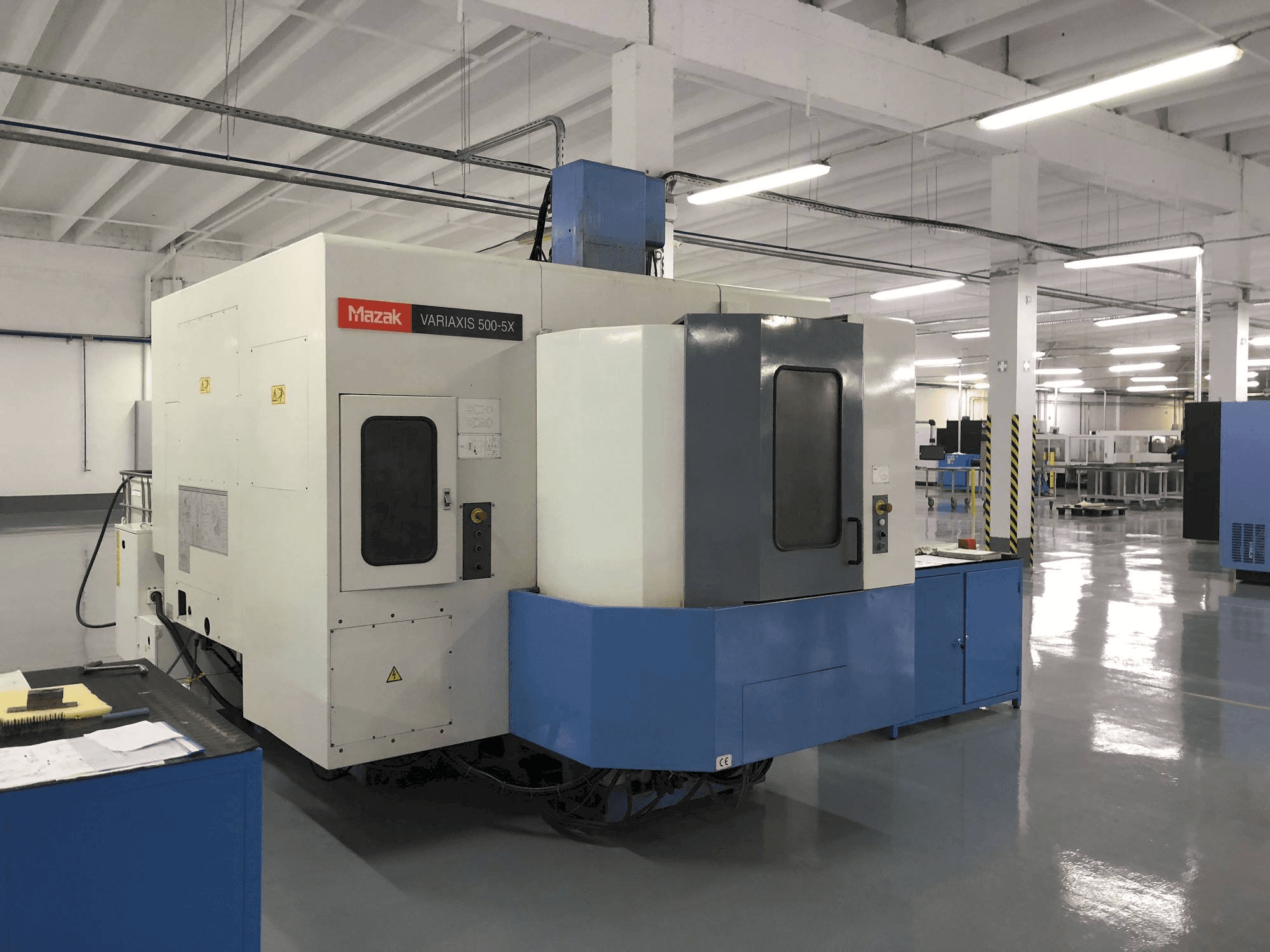 Koneen Mazak VARIAXIS 500-5X etunäkymä