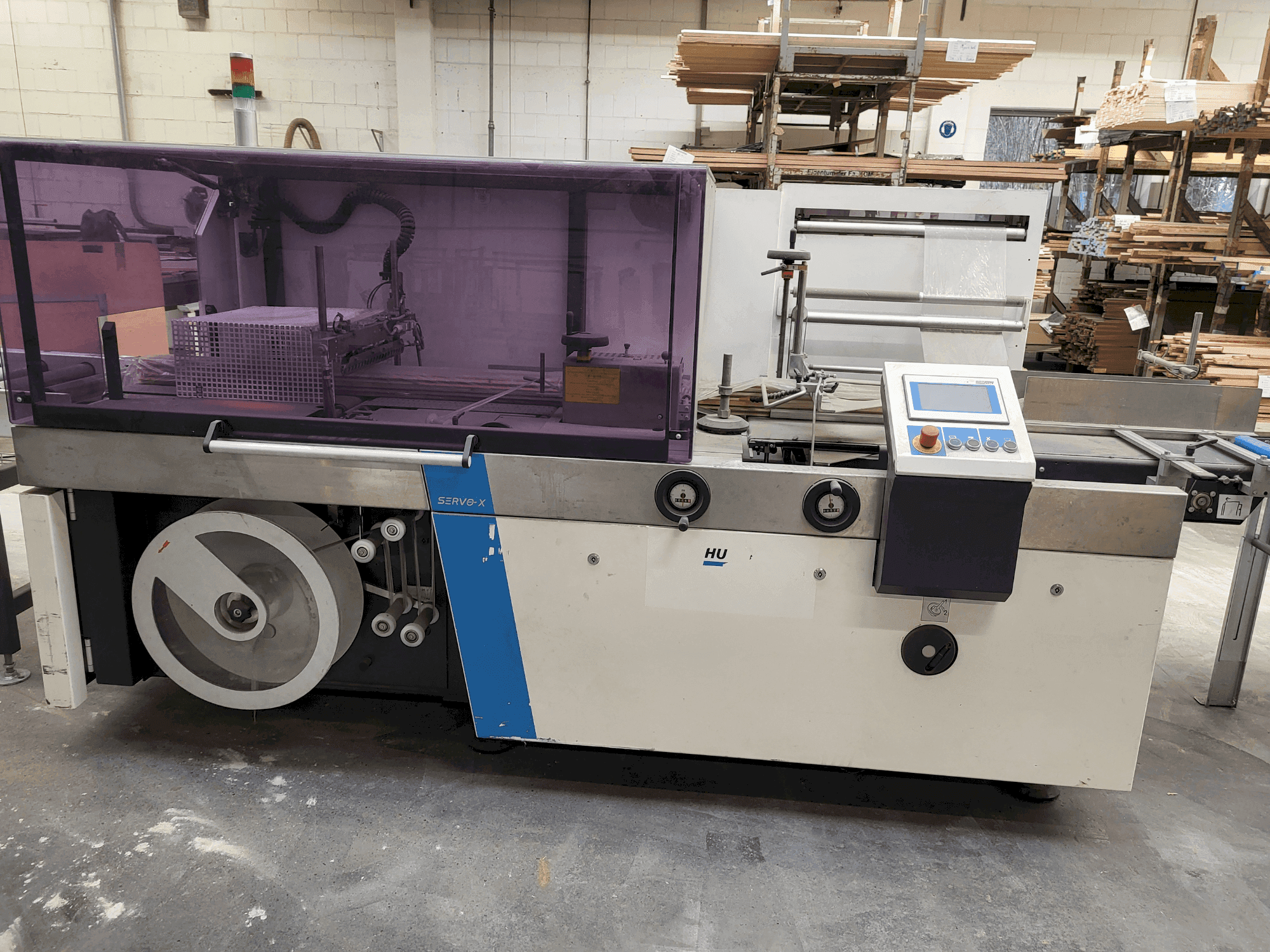 Koneen HUGO BECK servo X etunäkymä