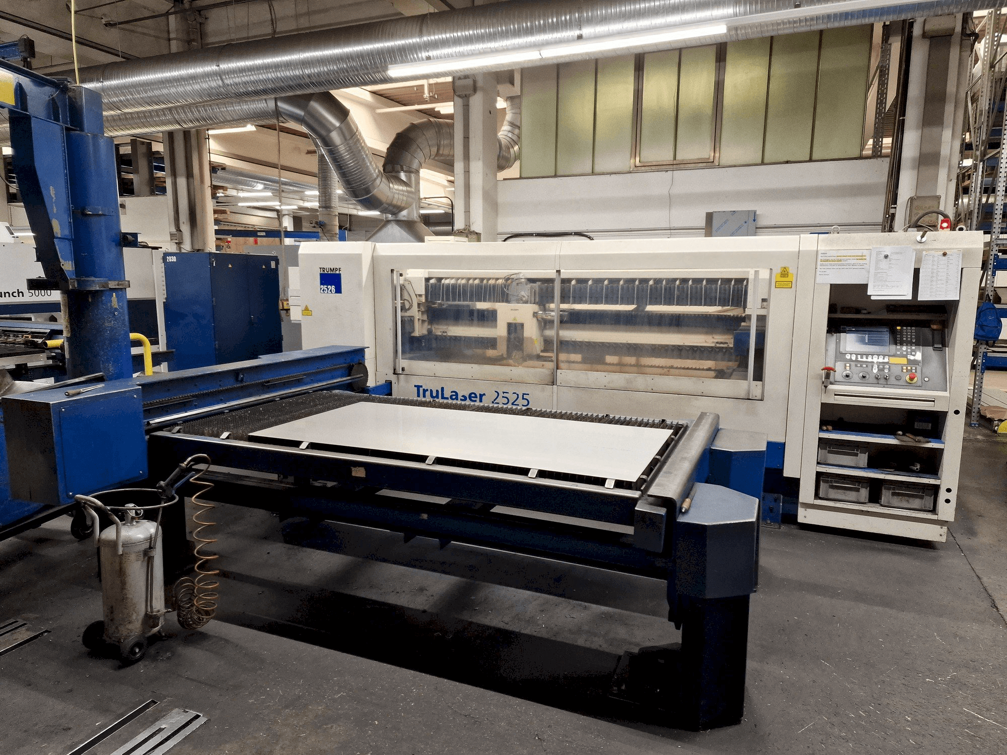 Koneen Trumpf TruLaser 2525 4kW etunäkymä