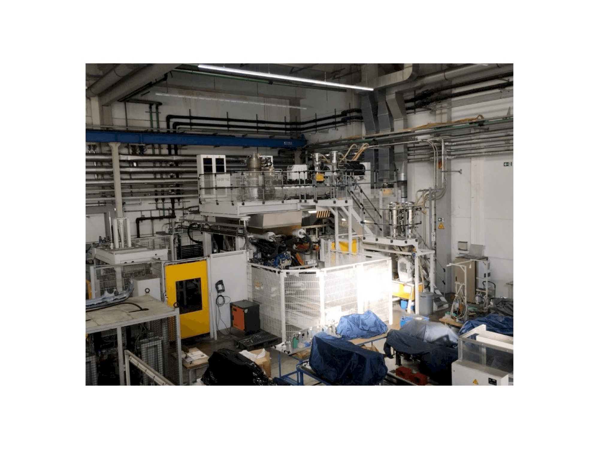 Koneen EXTRAPLAST 140to etunäkymä