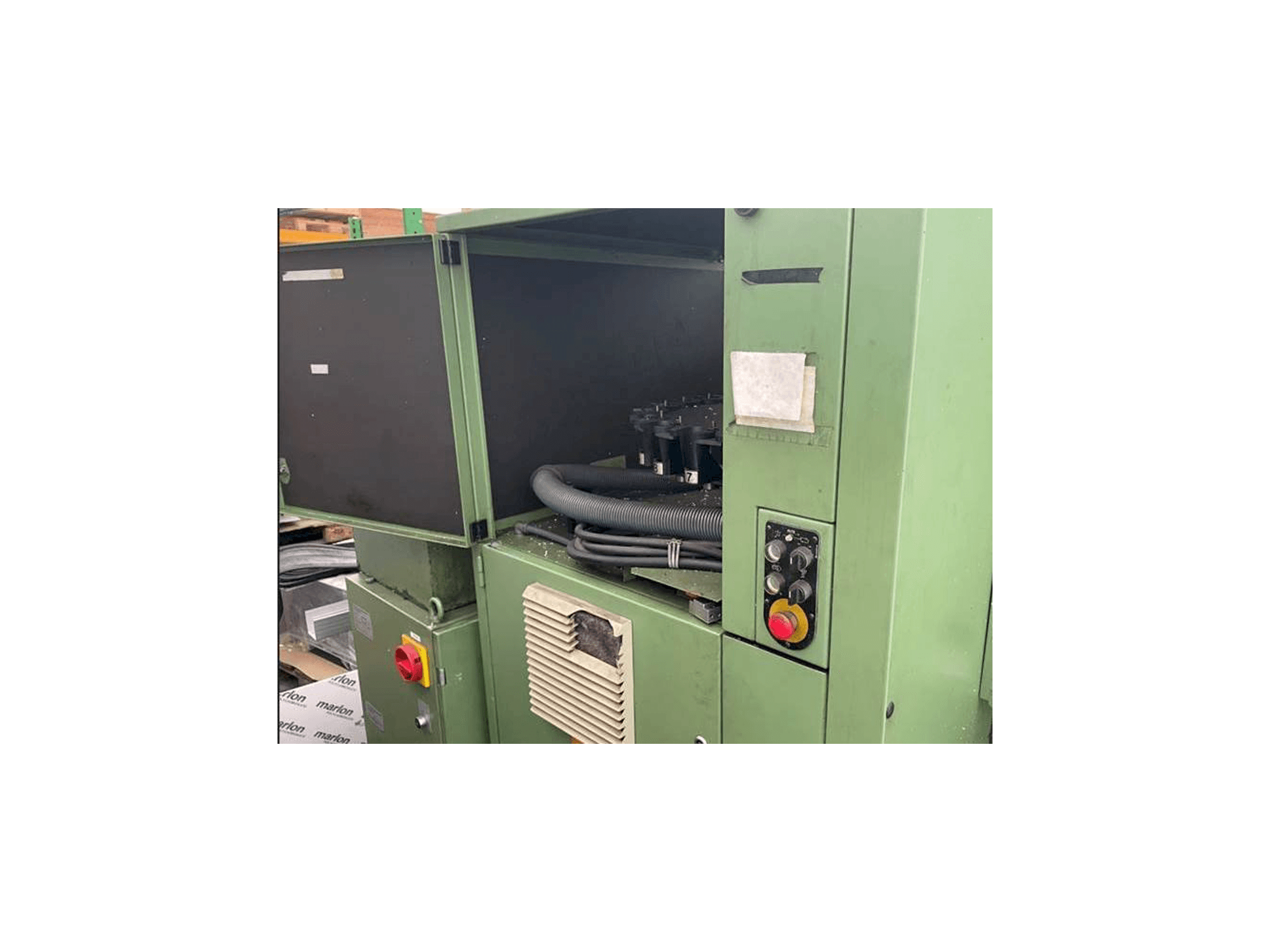 Koneen DECKEL FP4AT etunäkymä