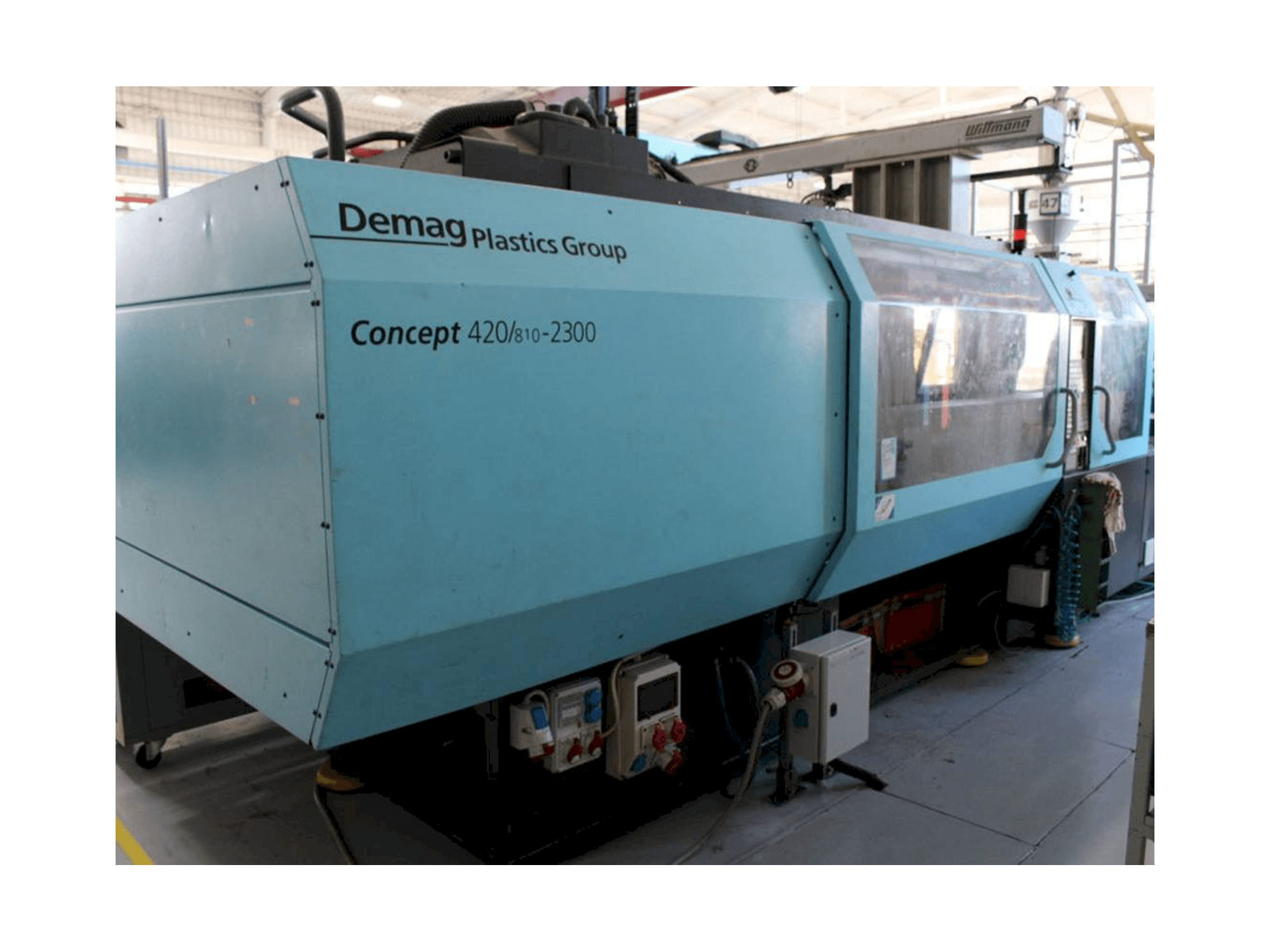 Koneen DEMAG 420/810-2300 NC4 etunäkymä