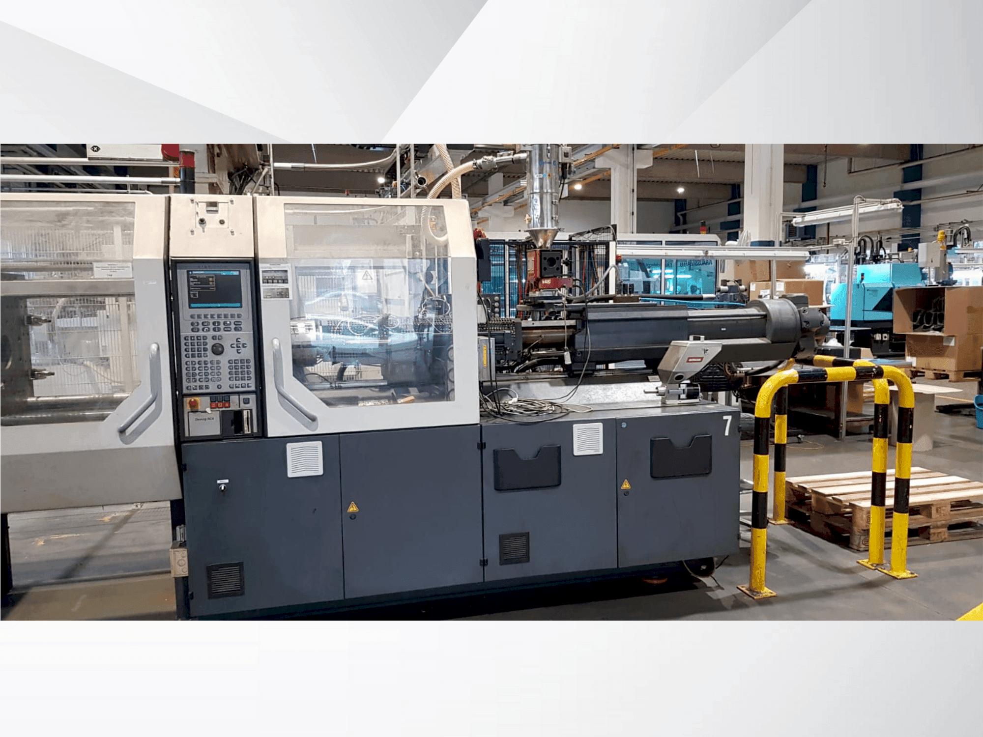 Koneen DEMAG Concept 200/500-840 + W711 etunäkymä