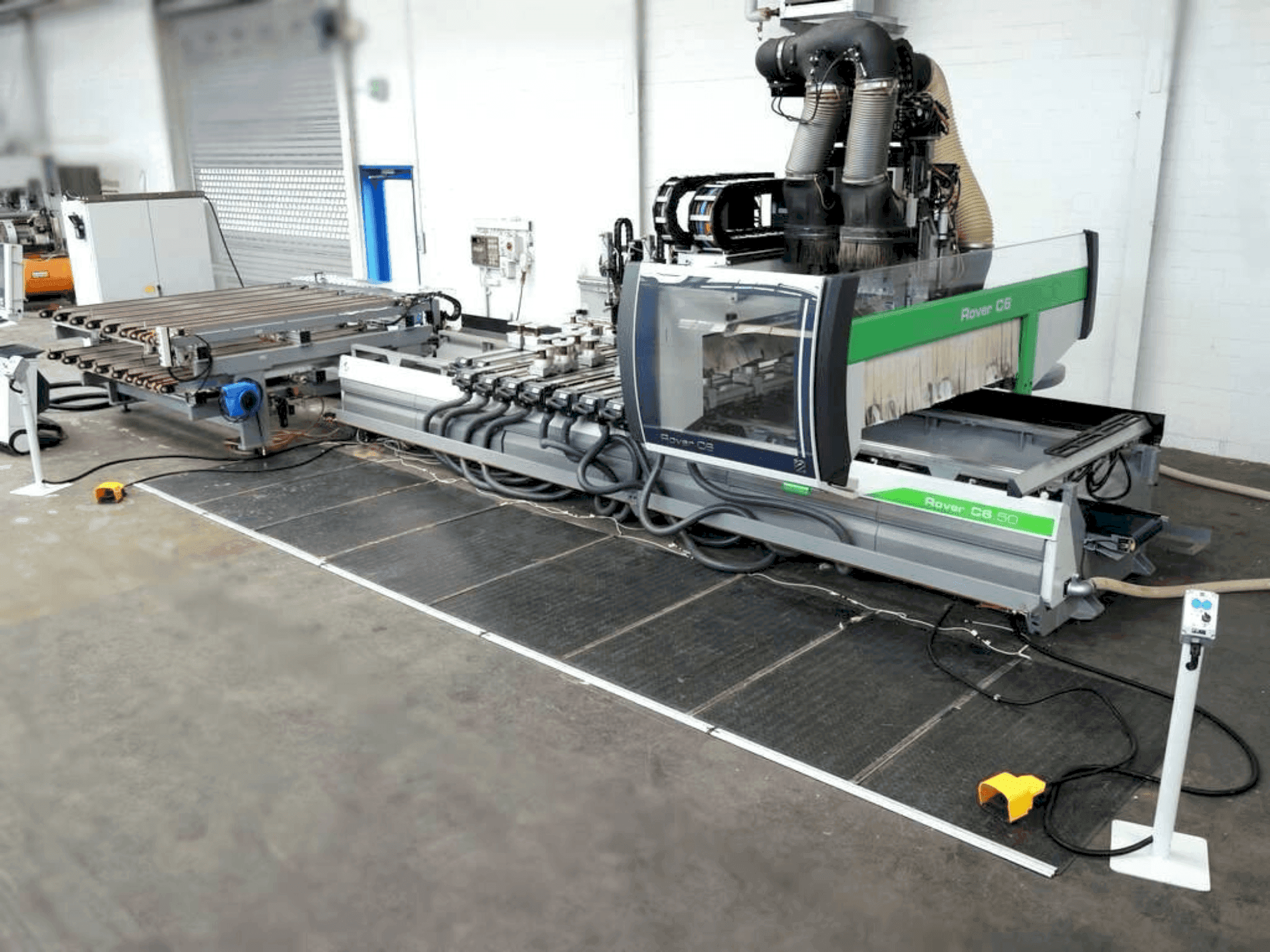 Koneen BIESSE Rover C6 etunäkymä