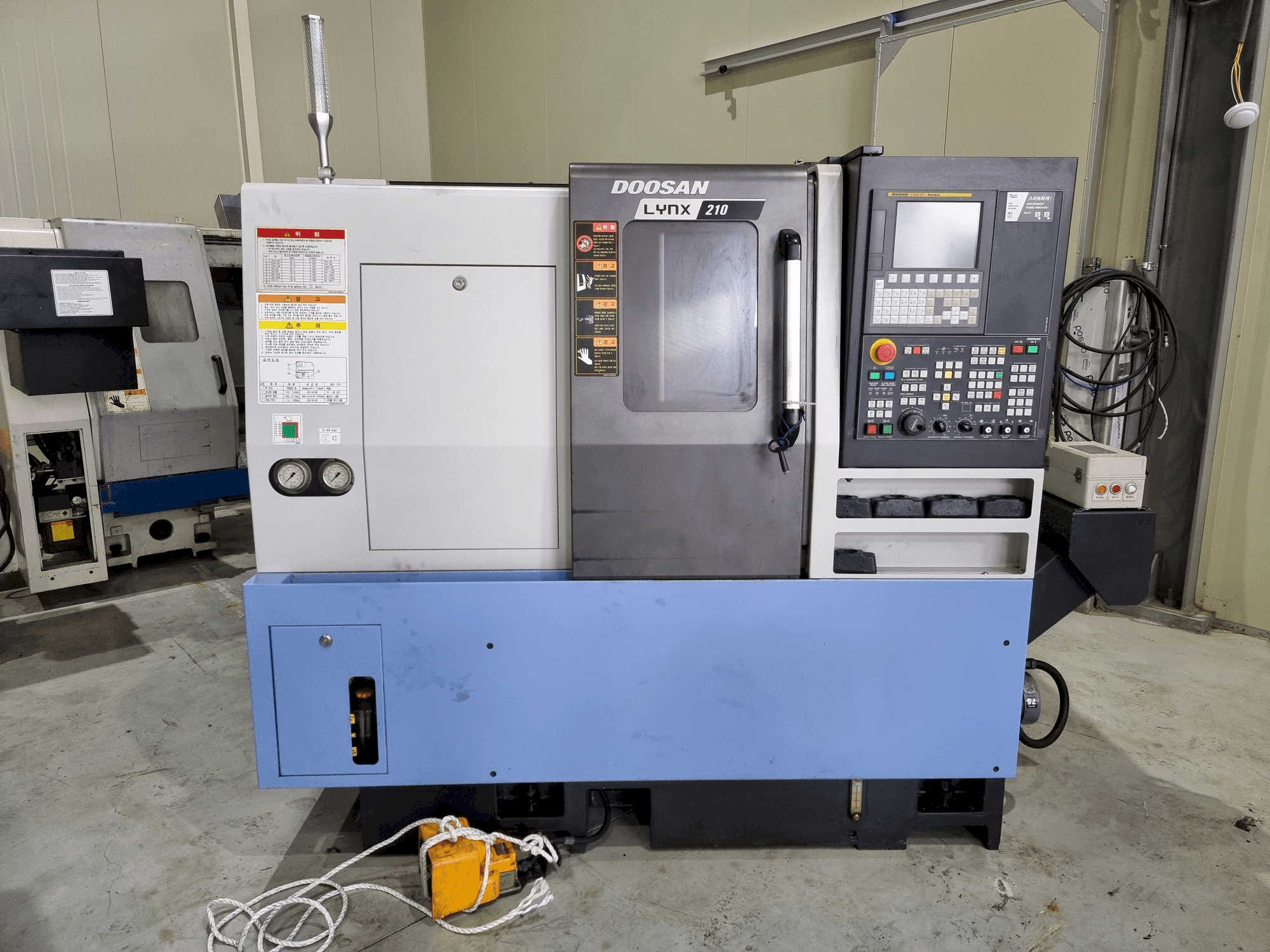 Koneen Doosan LYNX 210 etunäkymä