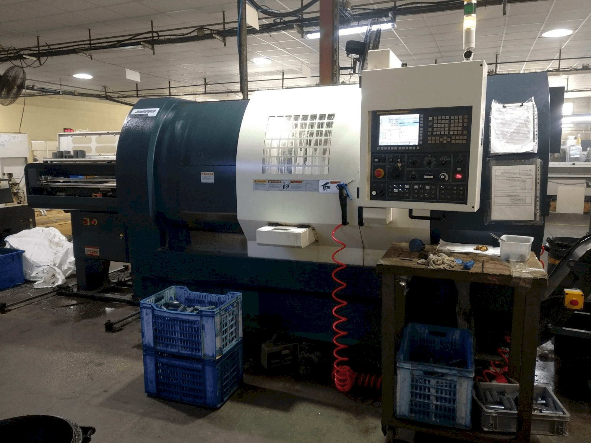 Koneen Johnford SL-40 etunäkymä