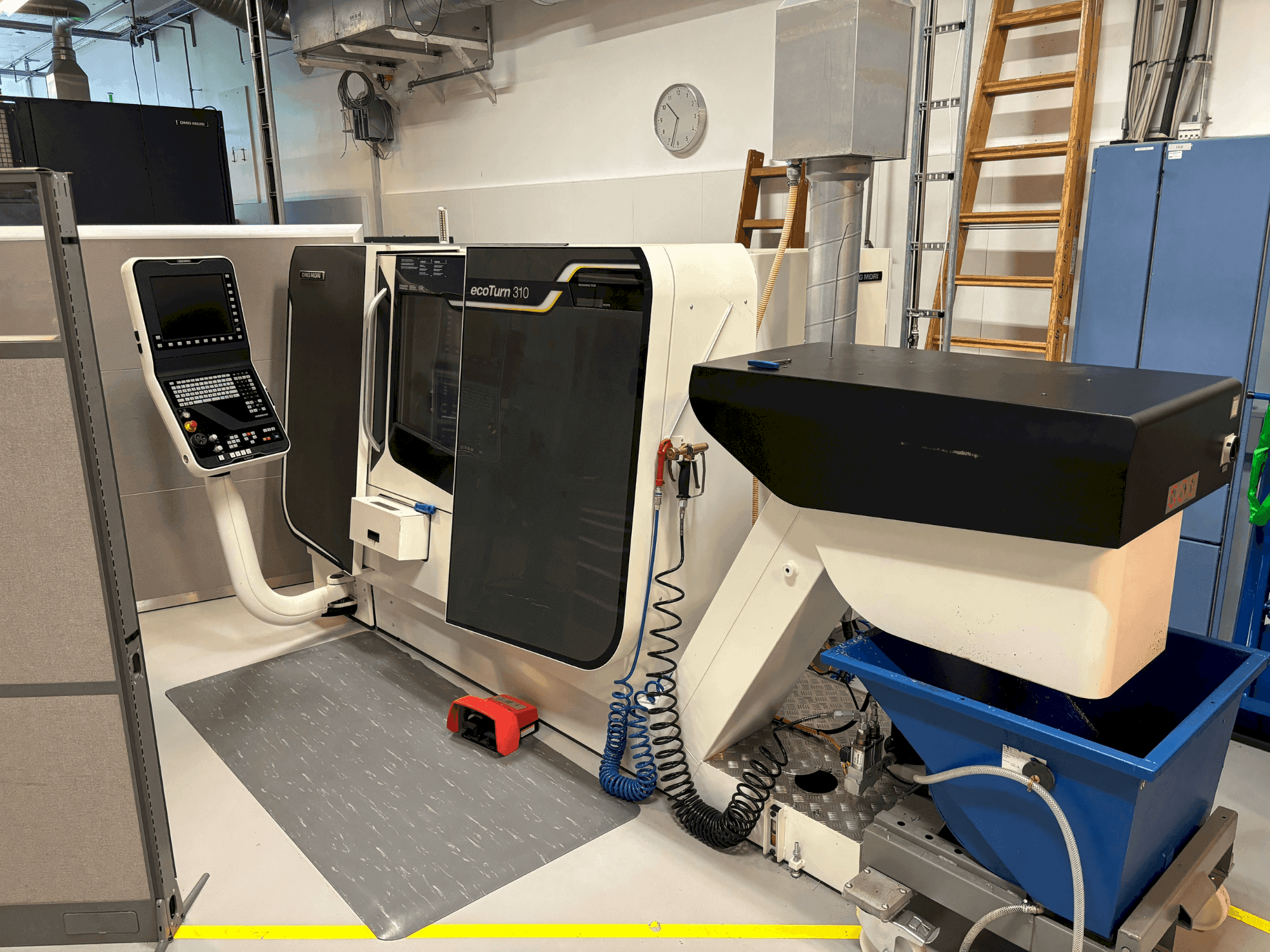 Koneen DMG MORI ECOTURN 310 V3 etunäkymä