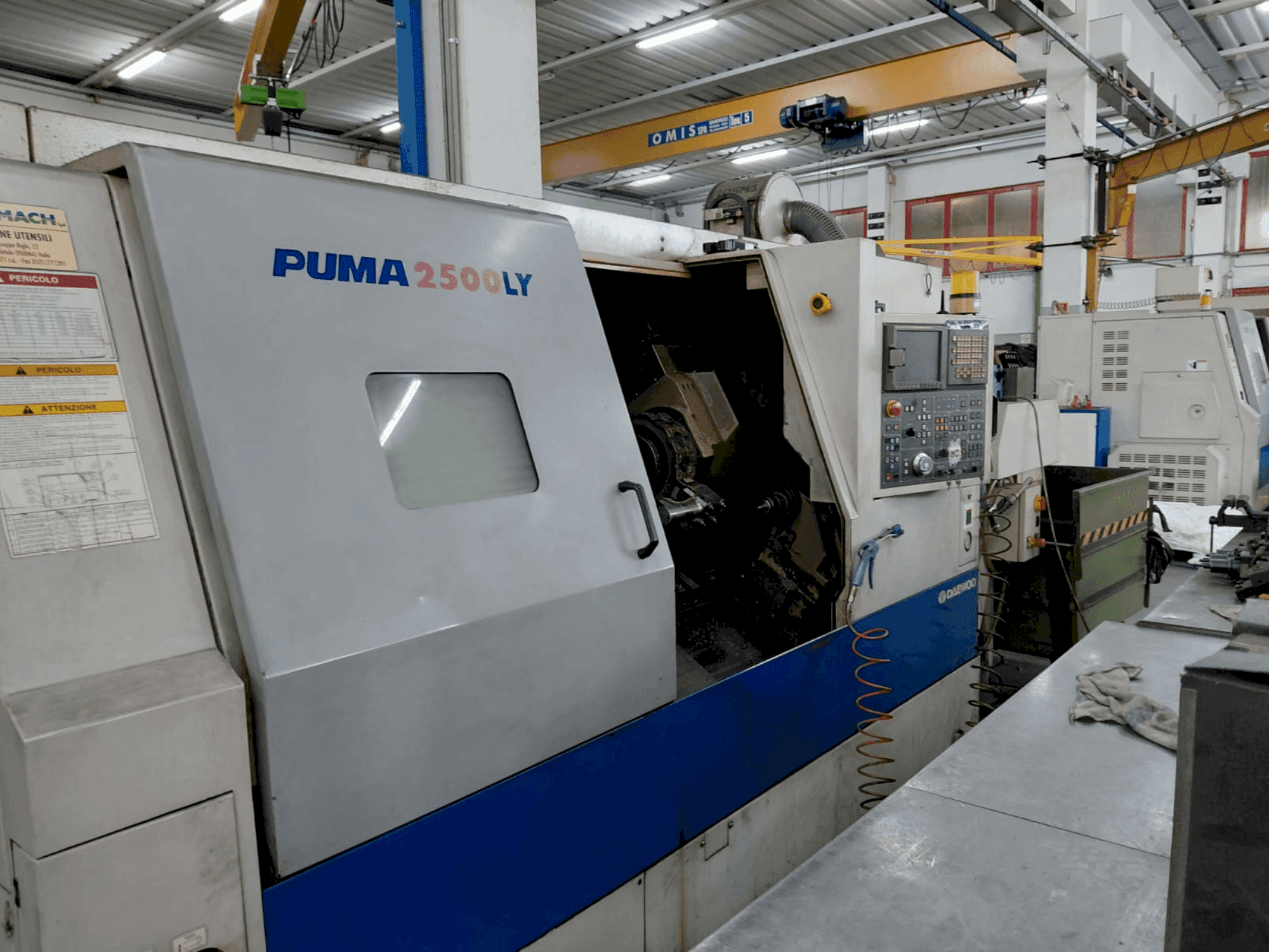 Koneen DOOSAN Puma 2500 LY etunäkymä