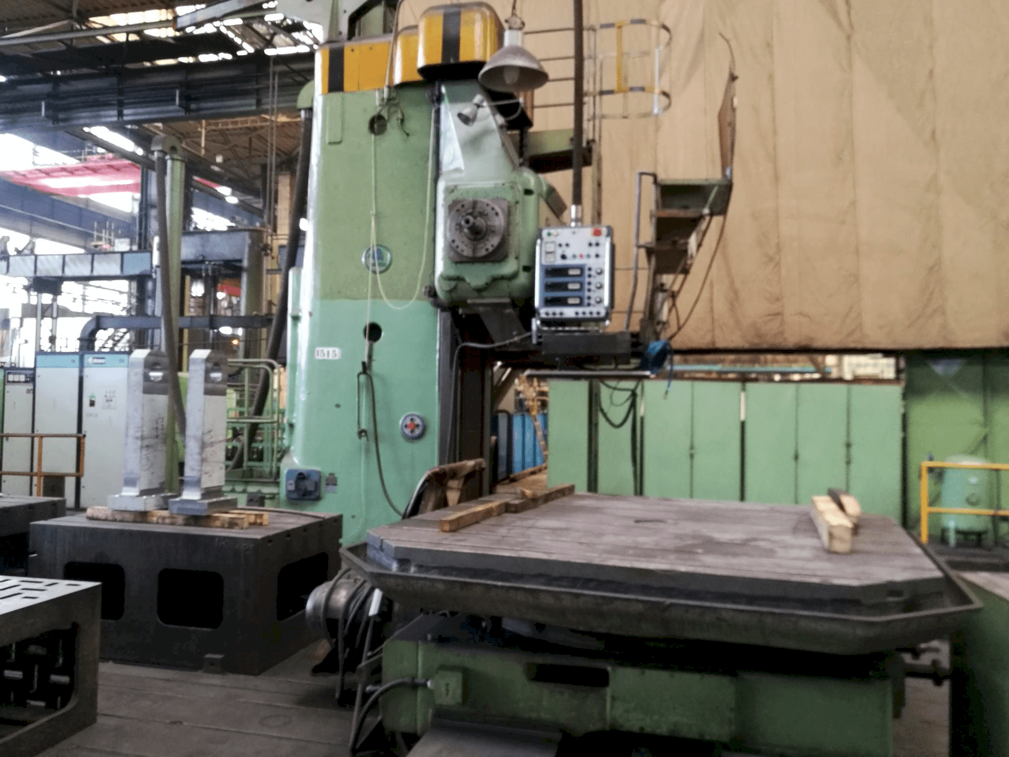 Koneen SKODA WD 160 etunäkymä