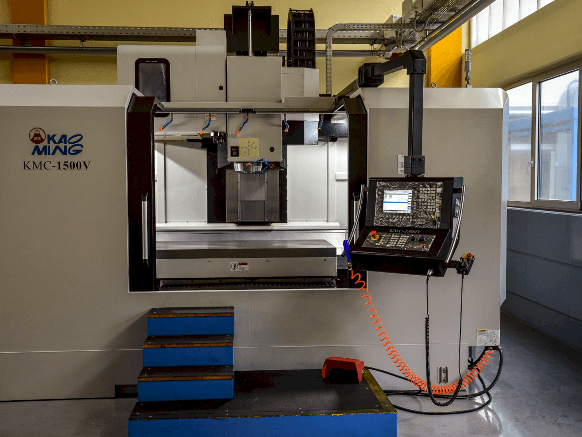 Koneen KAOMING KMC 1500 V etunäkymä