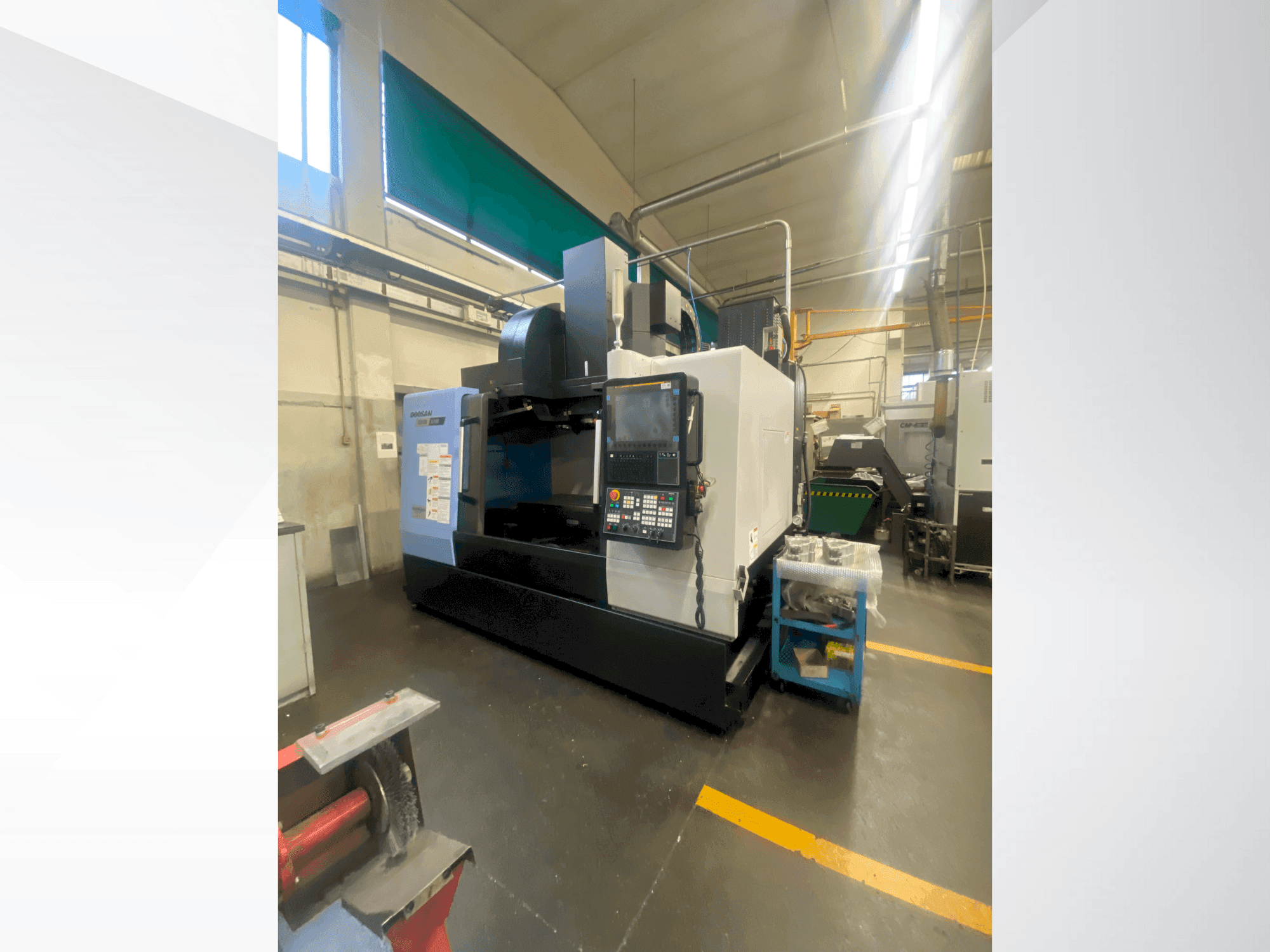 Koneen DOOSAN DNM 5700 etunäkymä