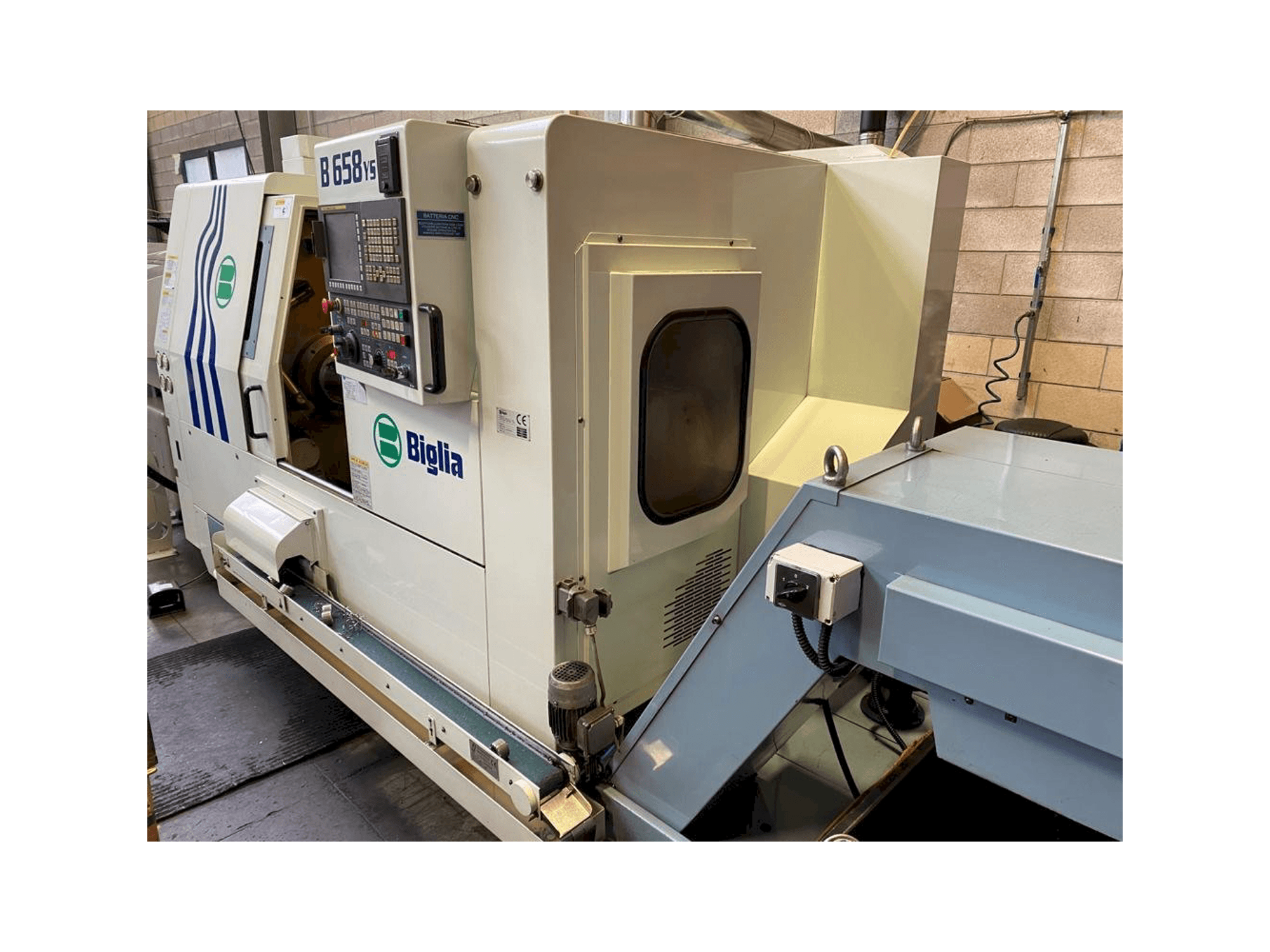 Koneen Biglia B658 YS sivunäkymä