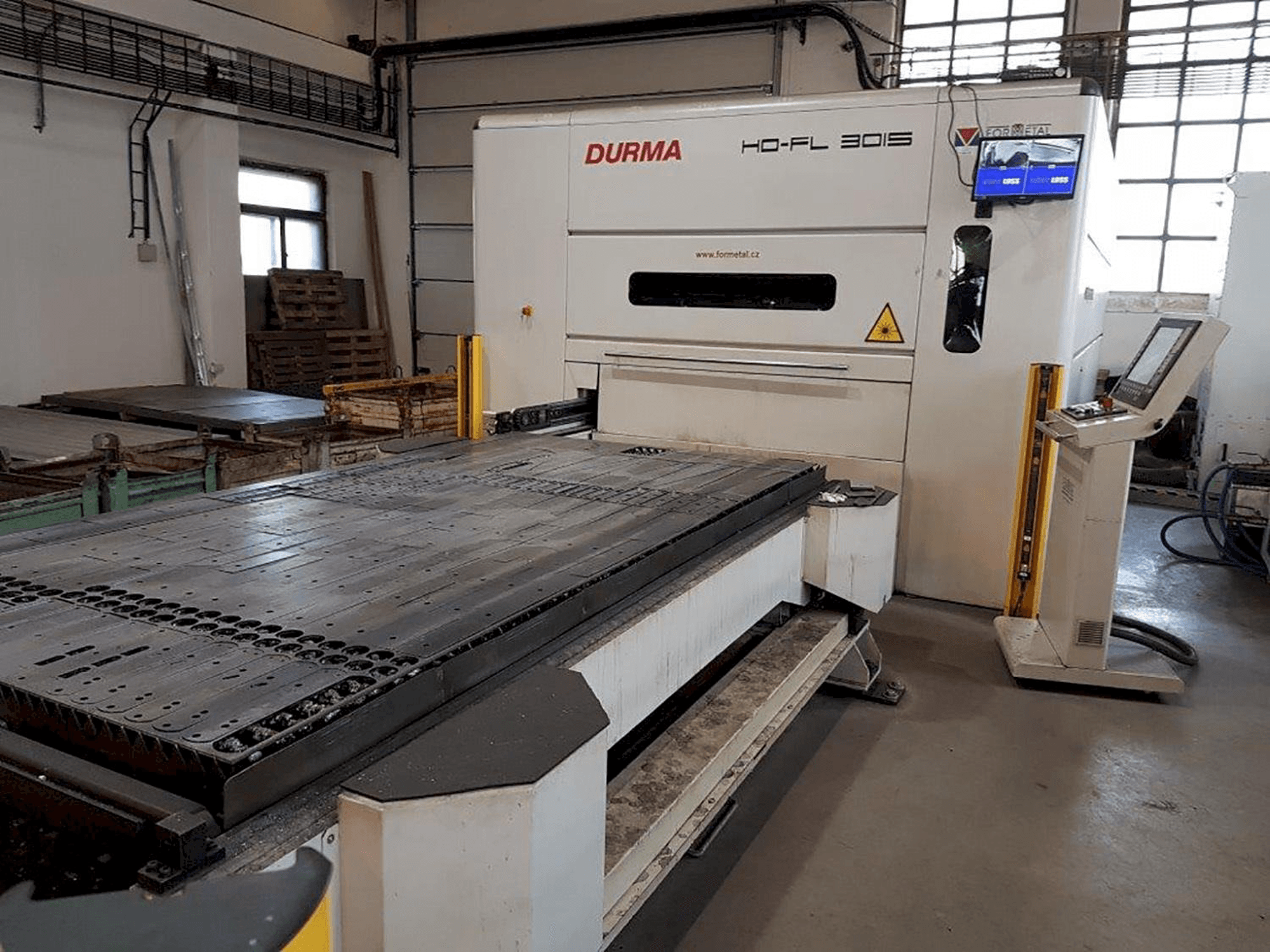 Koneen Durma HD-FL 3015 L etunäkymä