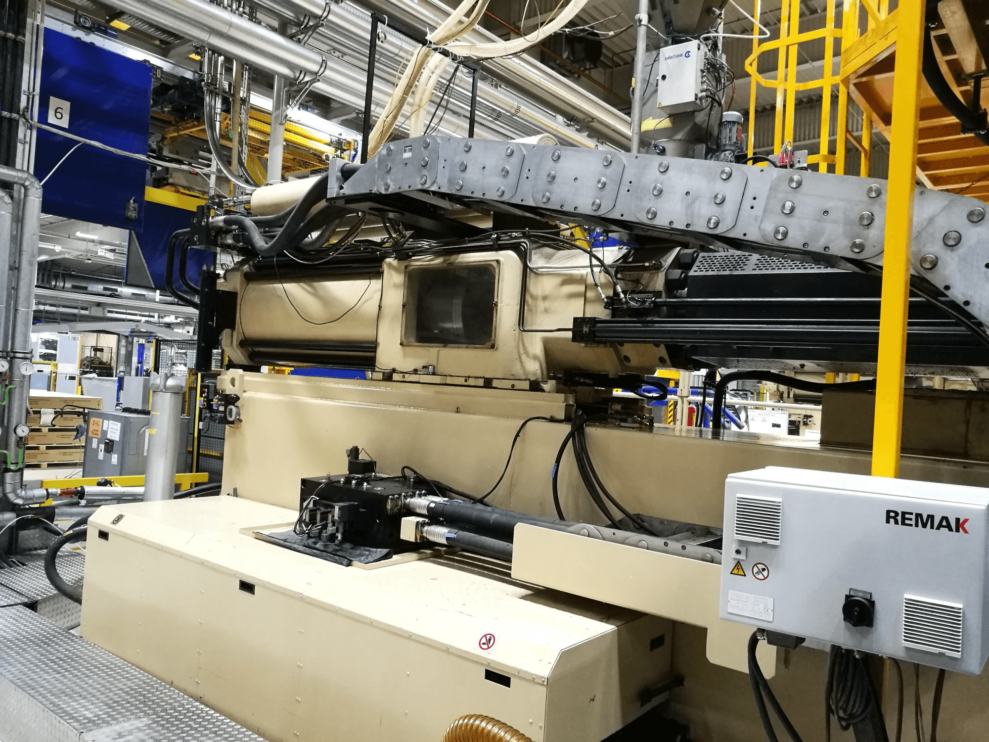 Koneen 2 Husky etunäkymä E 3150 RS 170-155