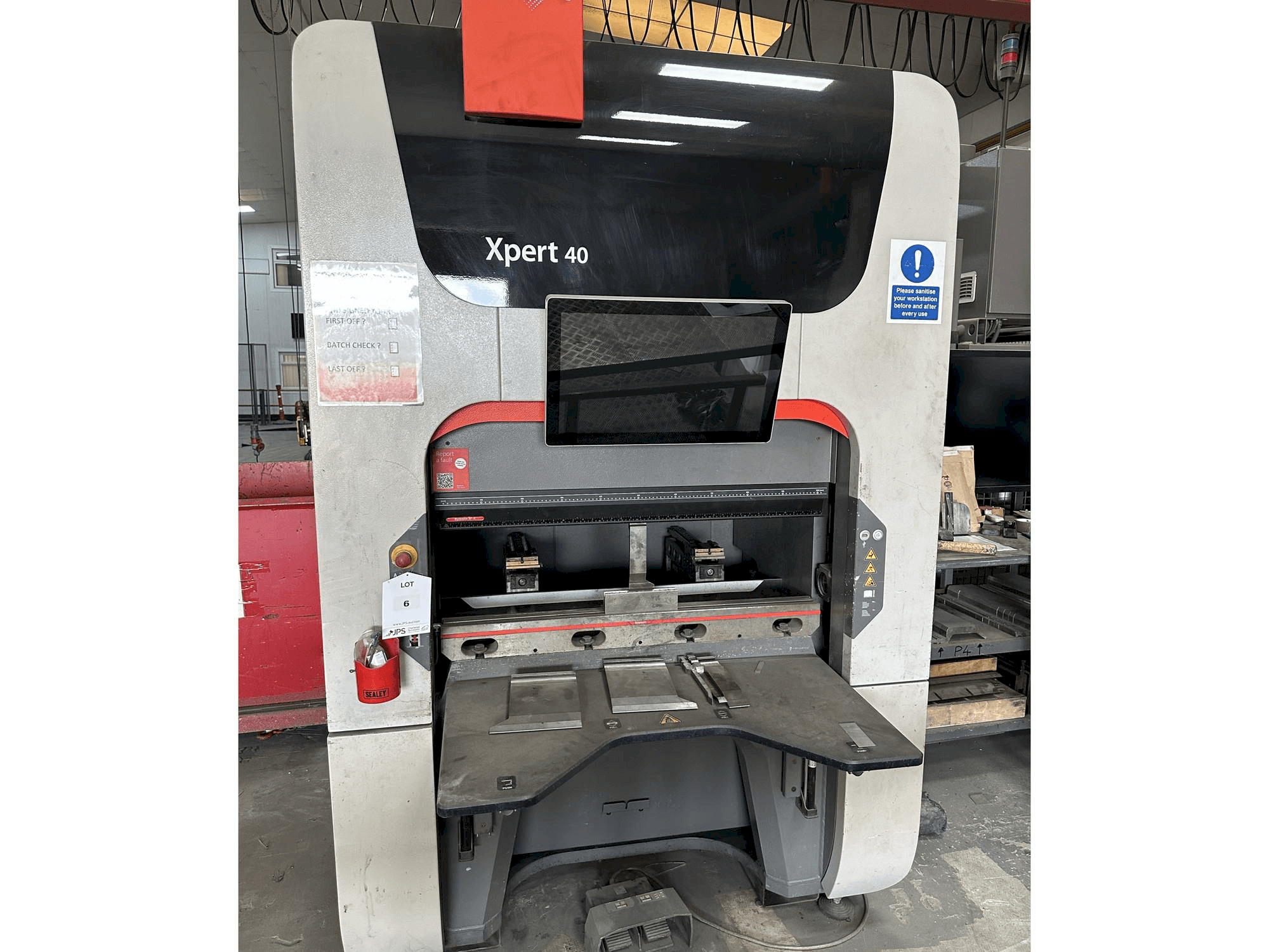 Koneen Bystronic Xpert 40/1030 etunäkymä