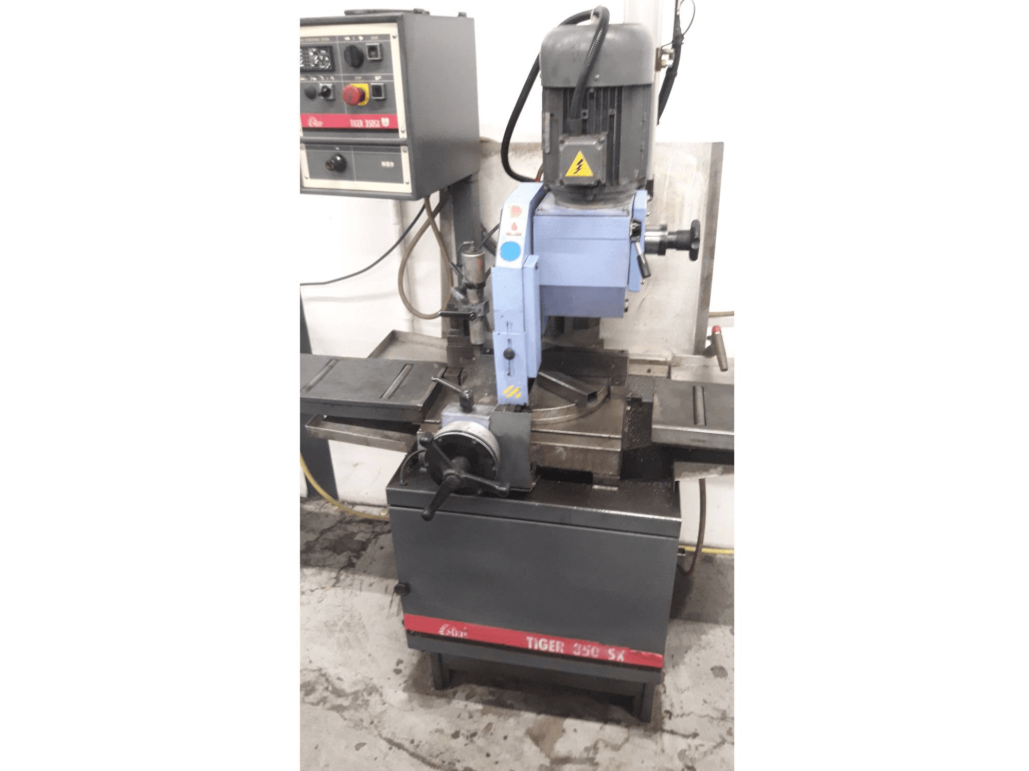 Koneen MEP TIGER 350SX etunäkymä