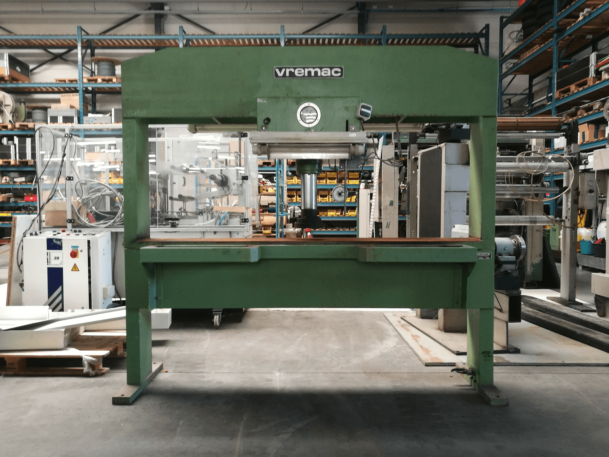 Koneen Vremac etunäkymä Brugstans