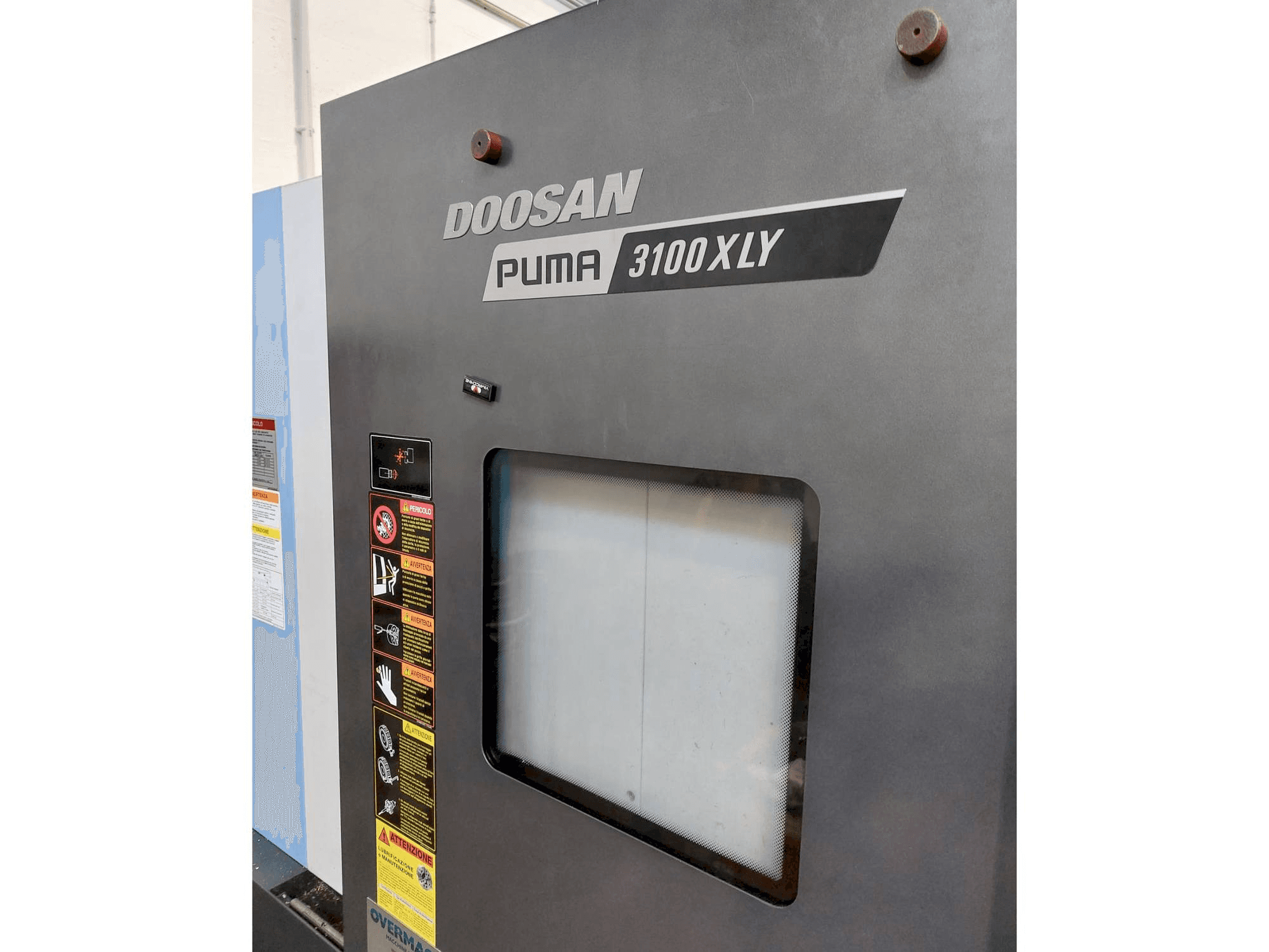 Koneen DOOSAN Puma 3100LY etunäkymä