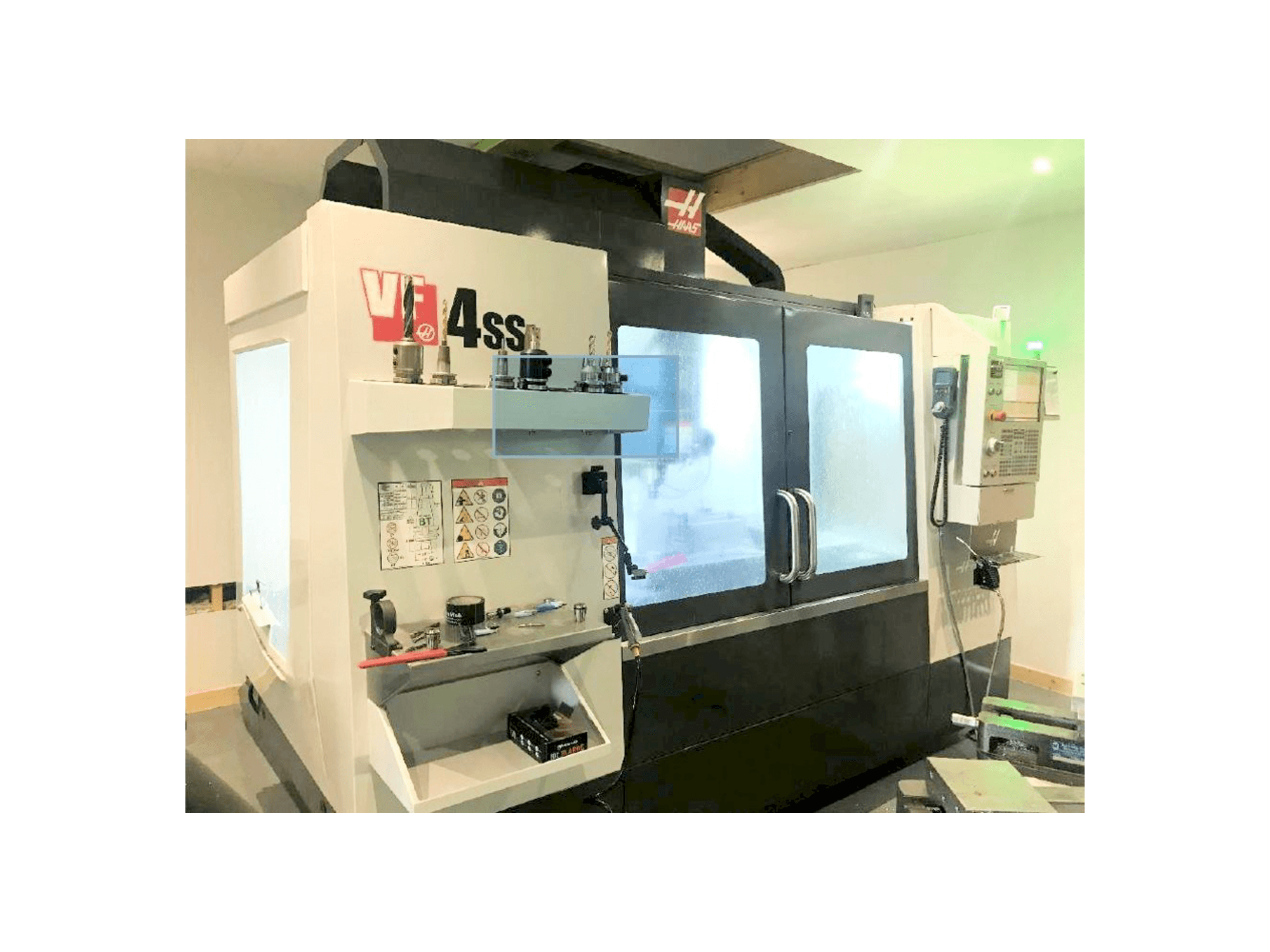 Koneen HAAS VF-4SS etunäkymä
