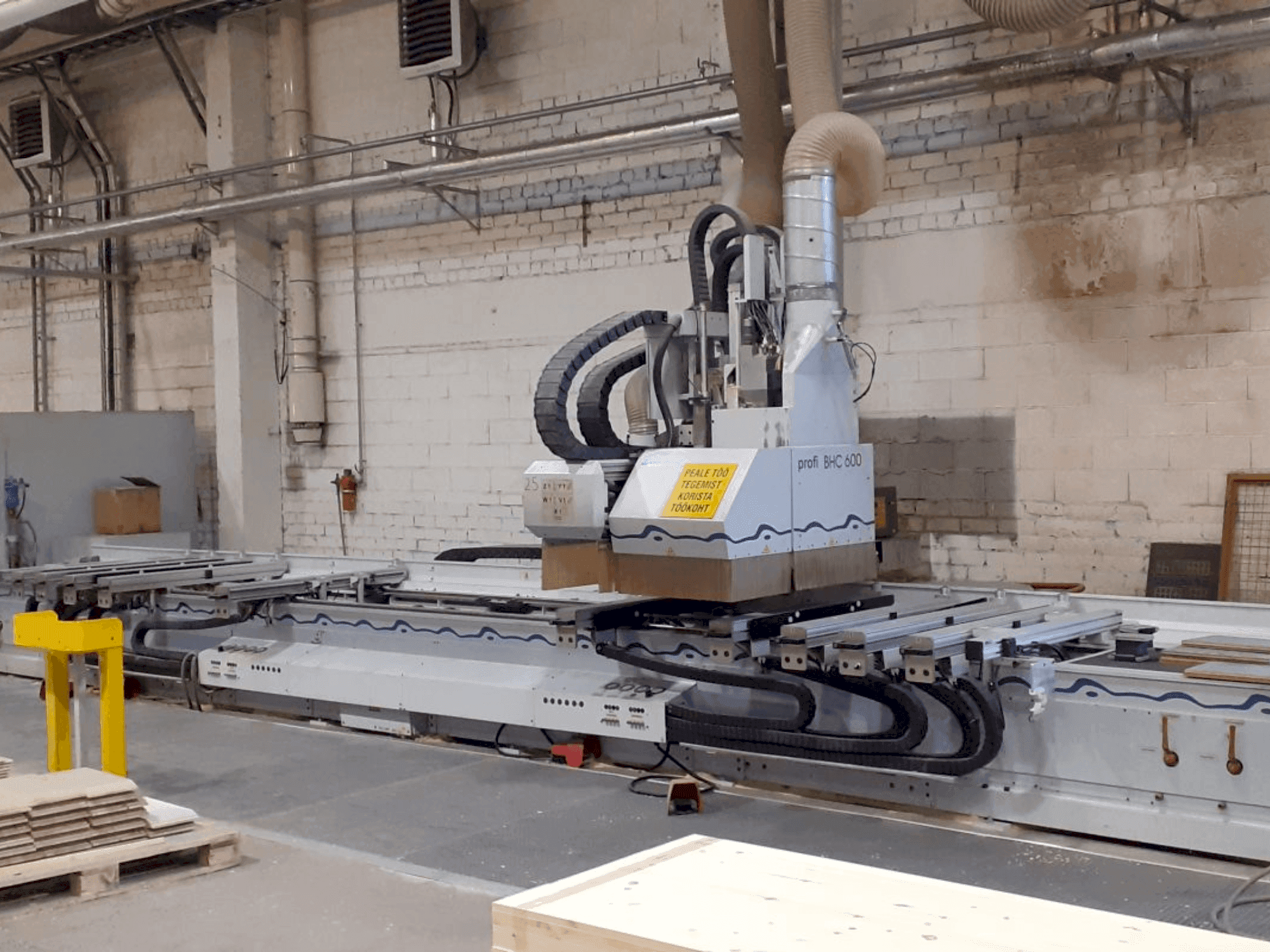 Koneen Weeke Profi BHC 600 etunäkymä