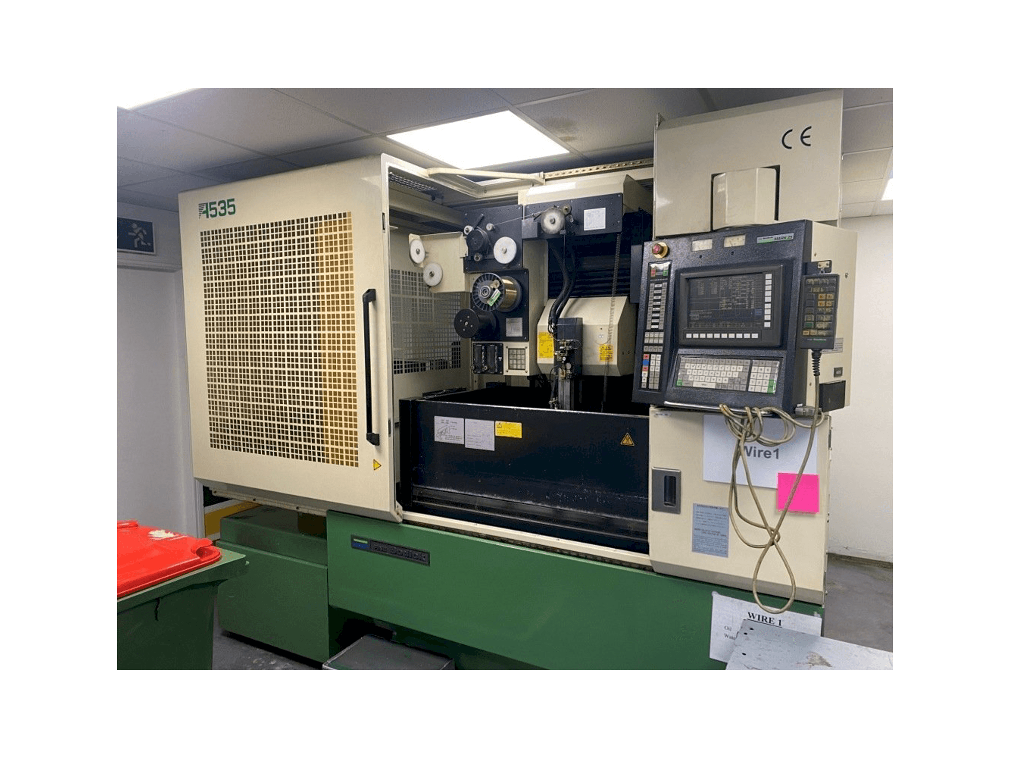 Koneen Sodick A535 etunäkymä