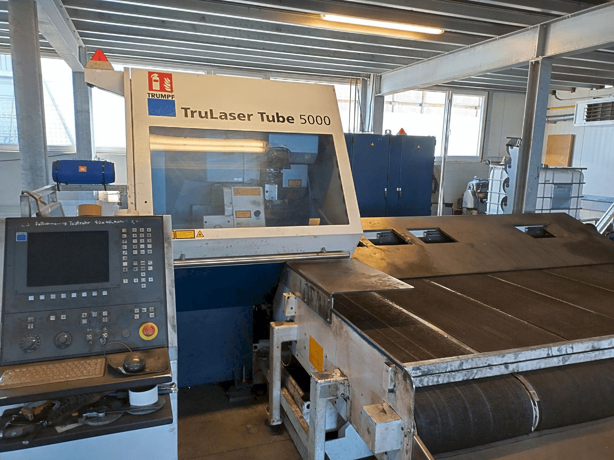 Koneen Trumpf TruLaser Tube 5000 etunäkymä